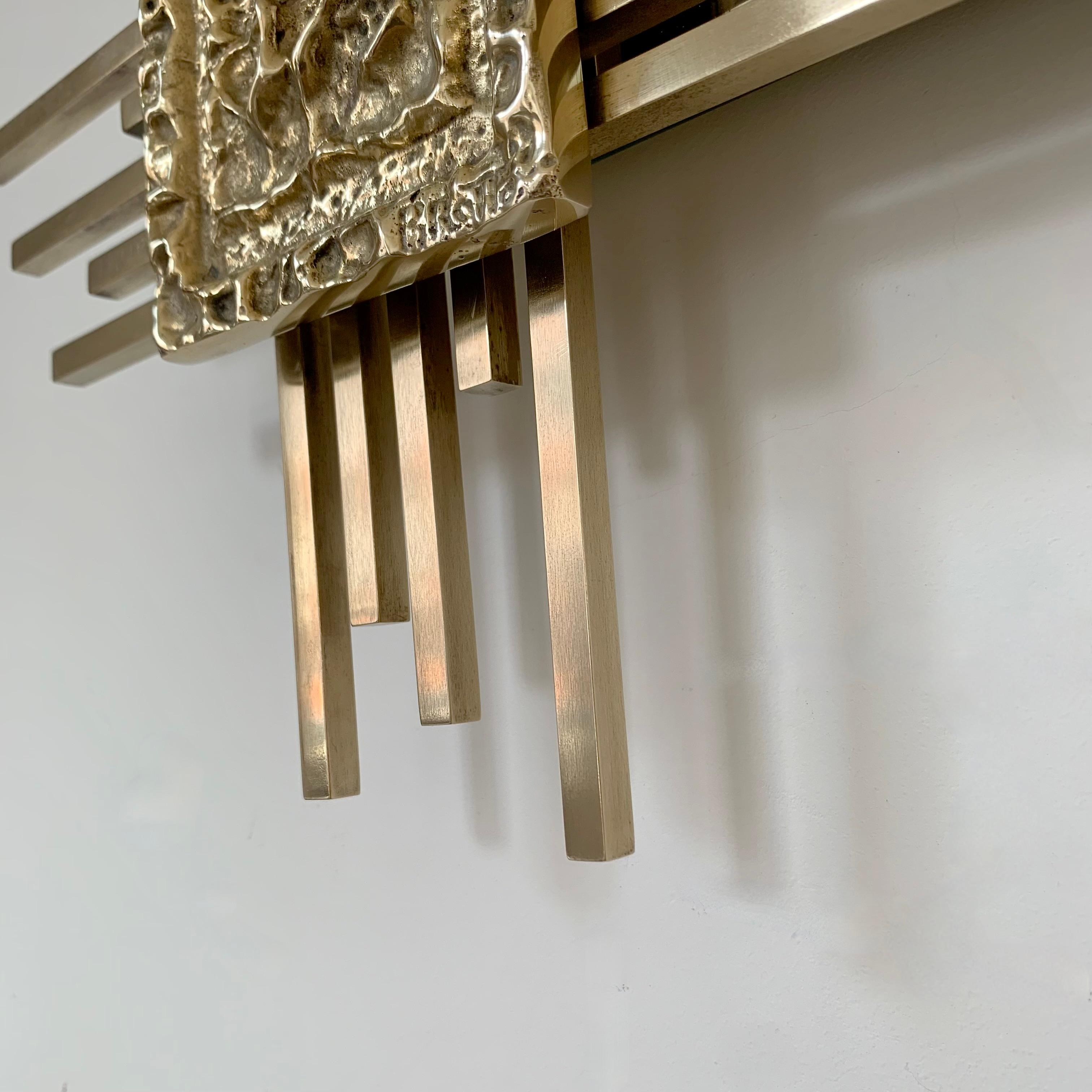 Espejo de pared de bronce firmado por Angelo Brotto para Esperia, hacia 1970, Italia. Latón en venta