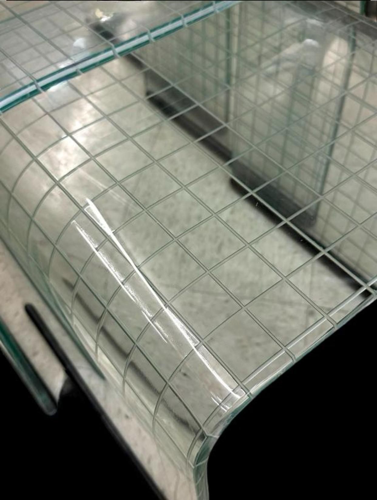 Angelo Cortesi for Fiam Italia Set of Three waterfall Nesting Tables. In Good Condition For Sale In Chicago, IL