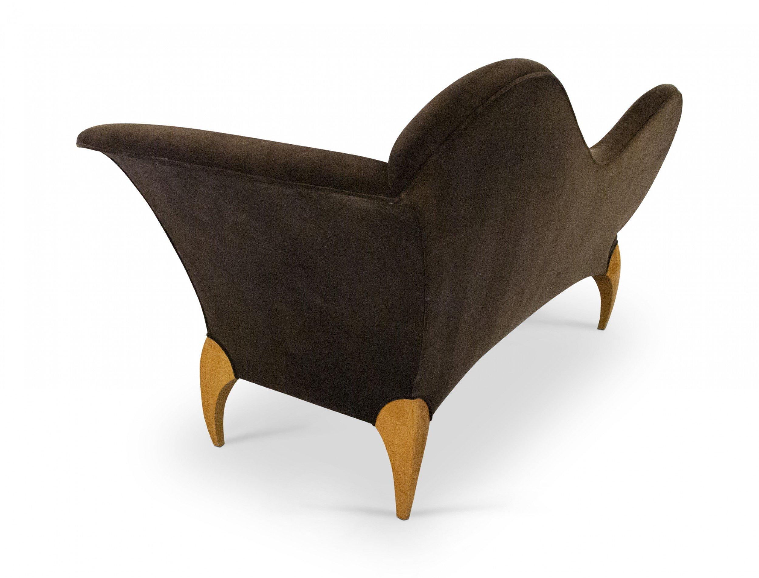 Mid-Century Modern Angelo Donghia fauteuil de salon en frêne et velours brun asymétrique du milieu du siècle dernier en vente