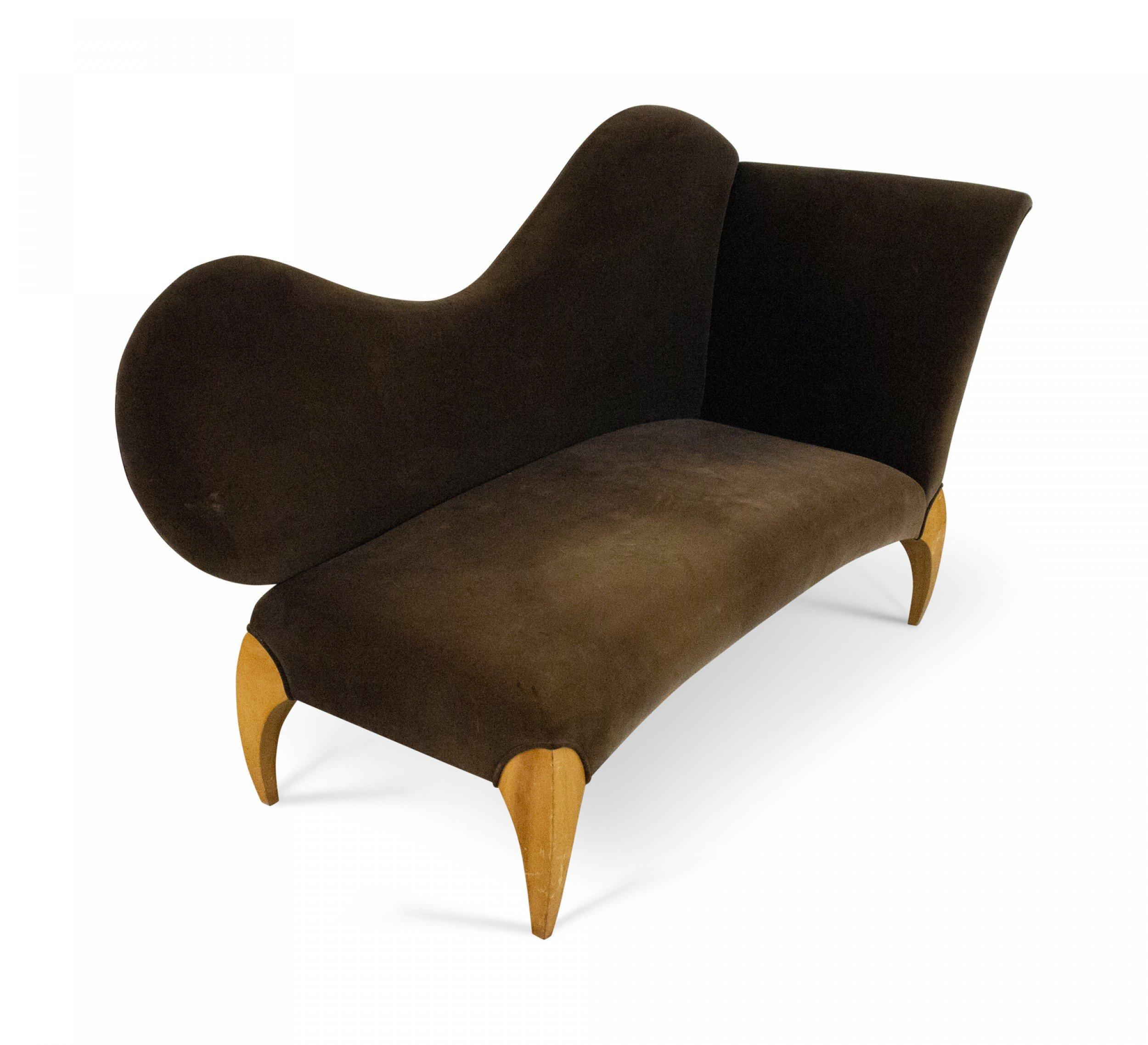 Angelo Donghia fauteuil de salon en frêne et velours brun asymétrique du milieu du siècle dernier en vente 1