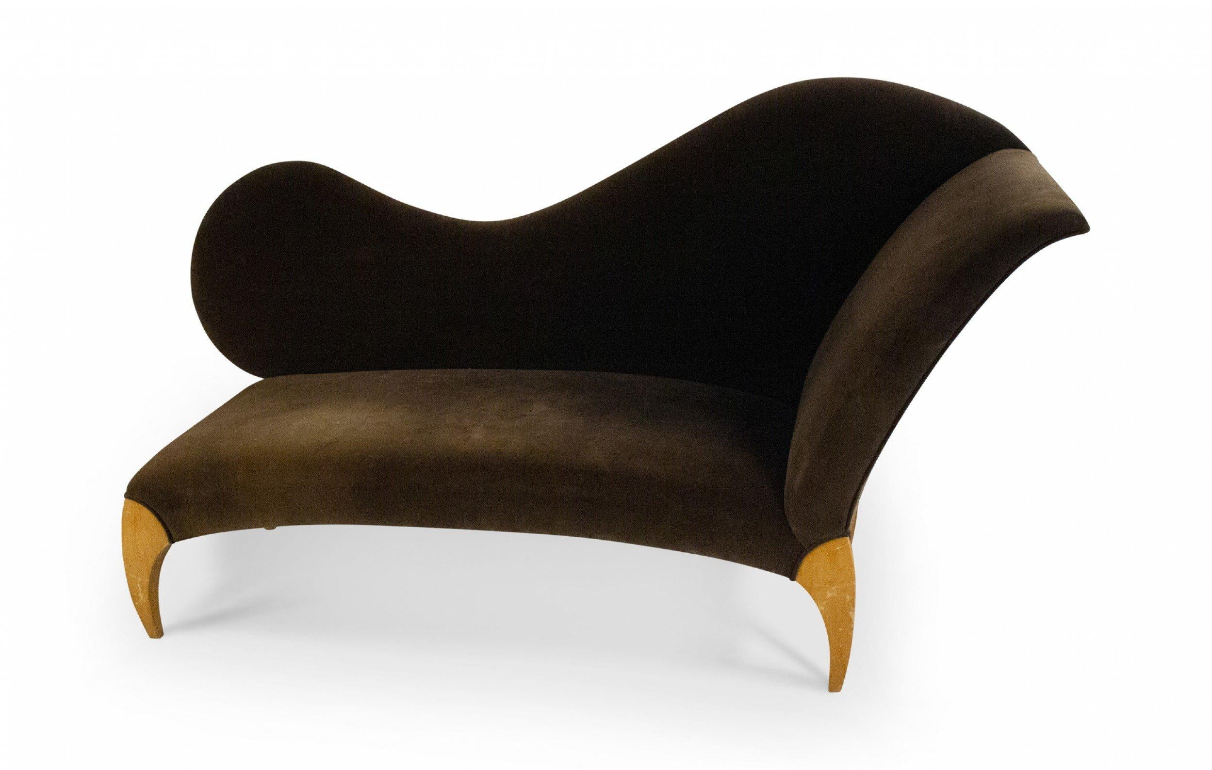 Angelo Donghia fauteuil de salon en frêne et velours brun asymétrique du milieu du siècle dernier en vente 2