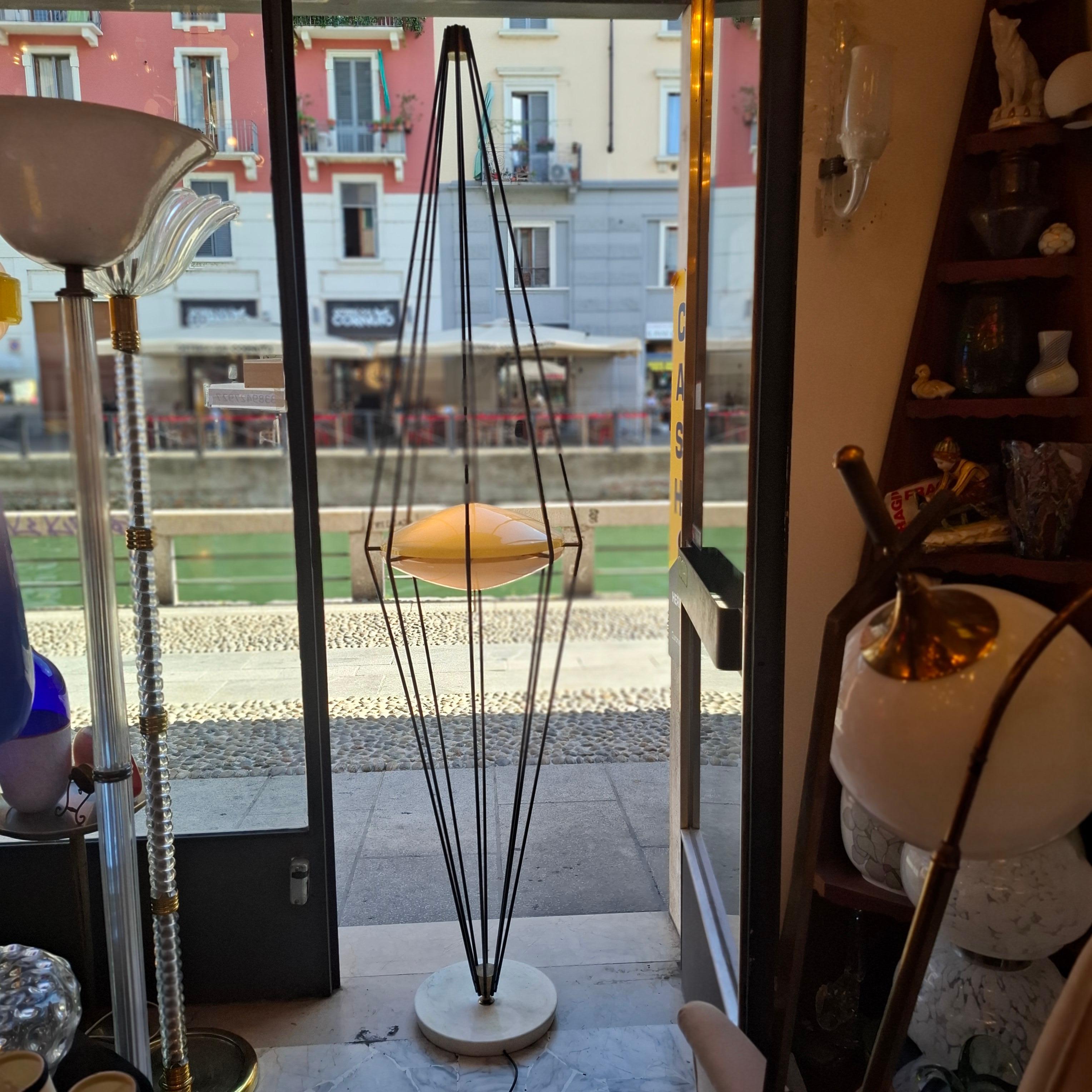 Angelo Lelii Arredoluce Stehleuchte Marbre Messing Eisen Plexiglas Siluro 1957 IT (Mitte des 20. Jahrhunderts) im Angebot