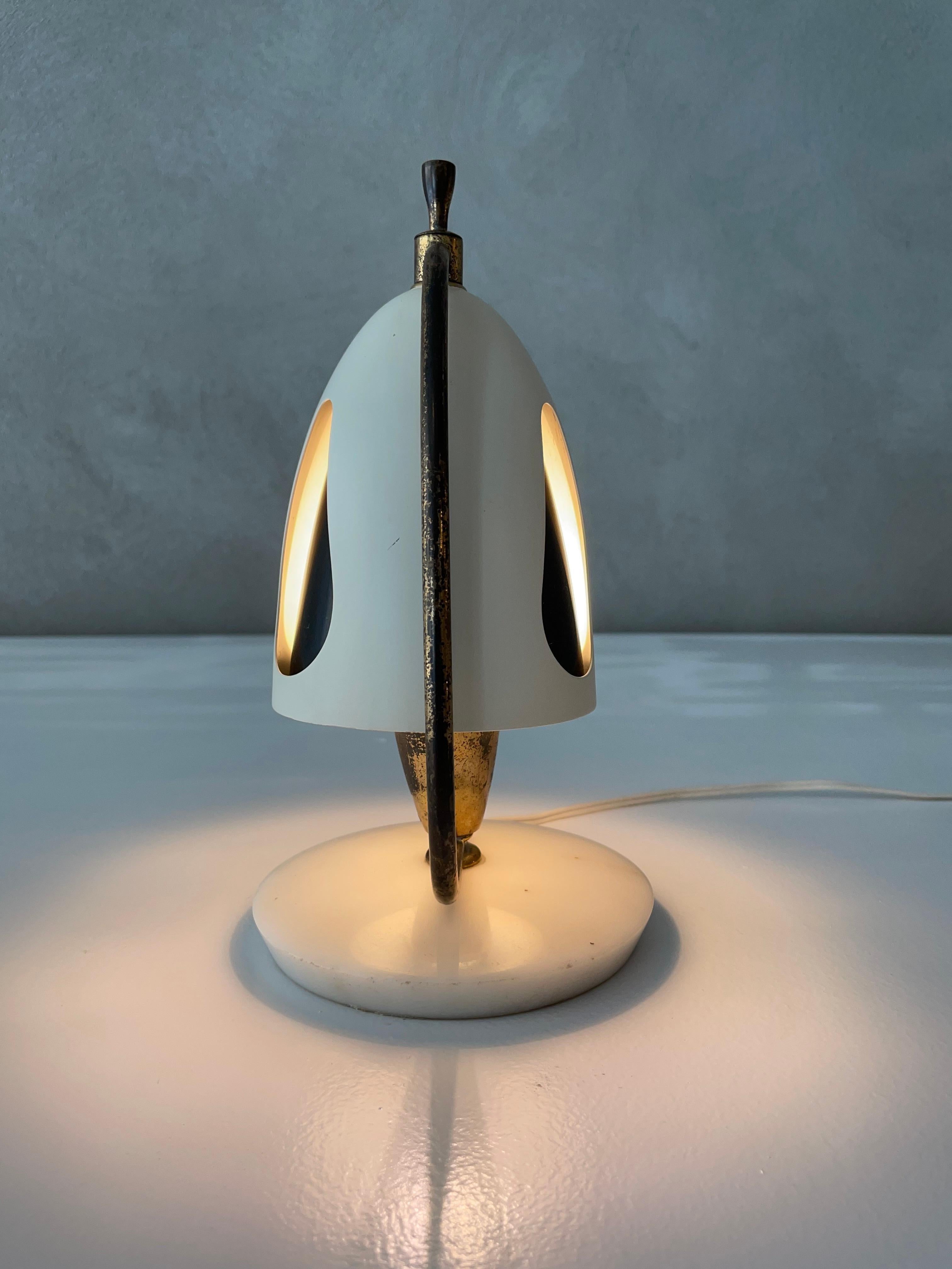 Mod. 12398 table lamp by Angelo Lelii
Manufactured by Arredoluce Monza Italy, 1952s.
Marble base, structure in brass and rotating diffuser mounted concentrically, so as to create a play of light
It's in original conditions.
Original manufacturer