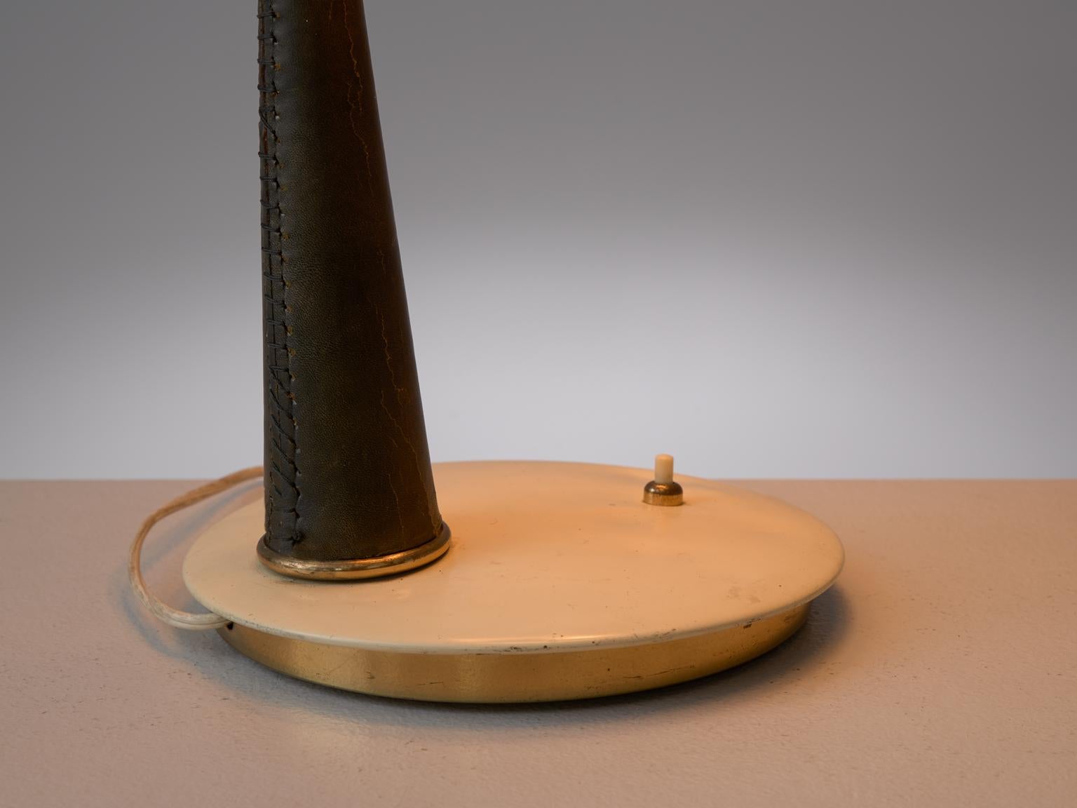 Angelo Lelii Brass and Leather Table Lamp for Arredoluce In Good Condition In Waalwijk, NL
