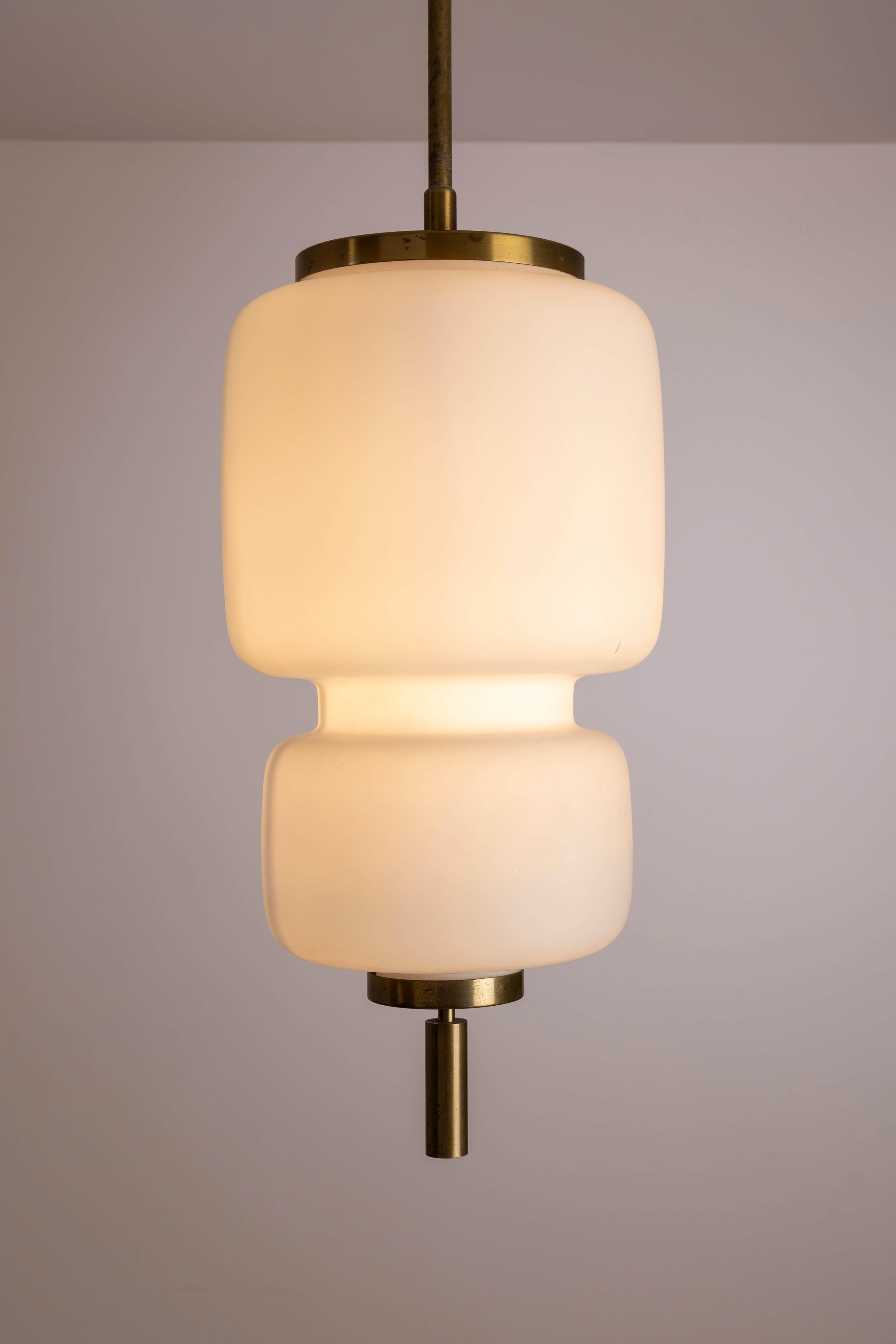 Italiano Lampada a sospensione in ottone e vetro certificata Angelo Lelii di Arredoluce, Italia, anni '50 in vendita