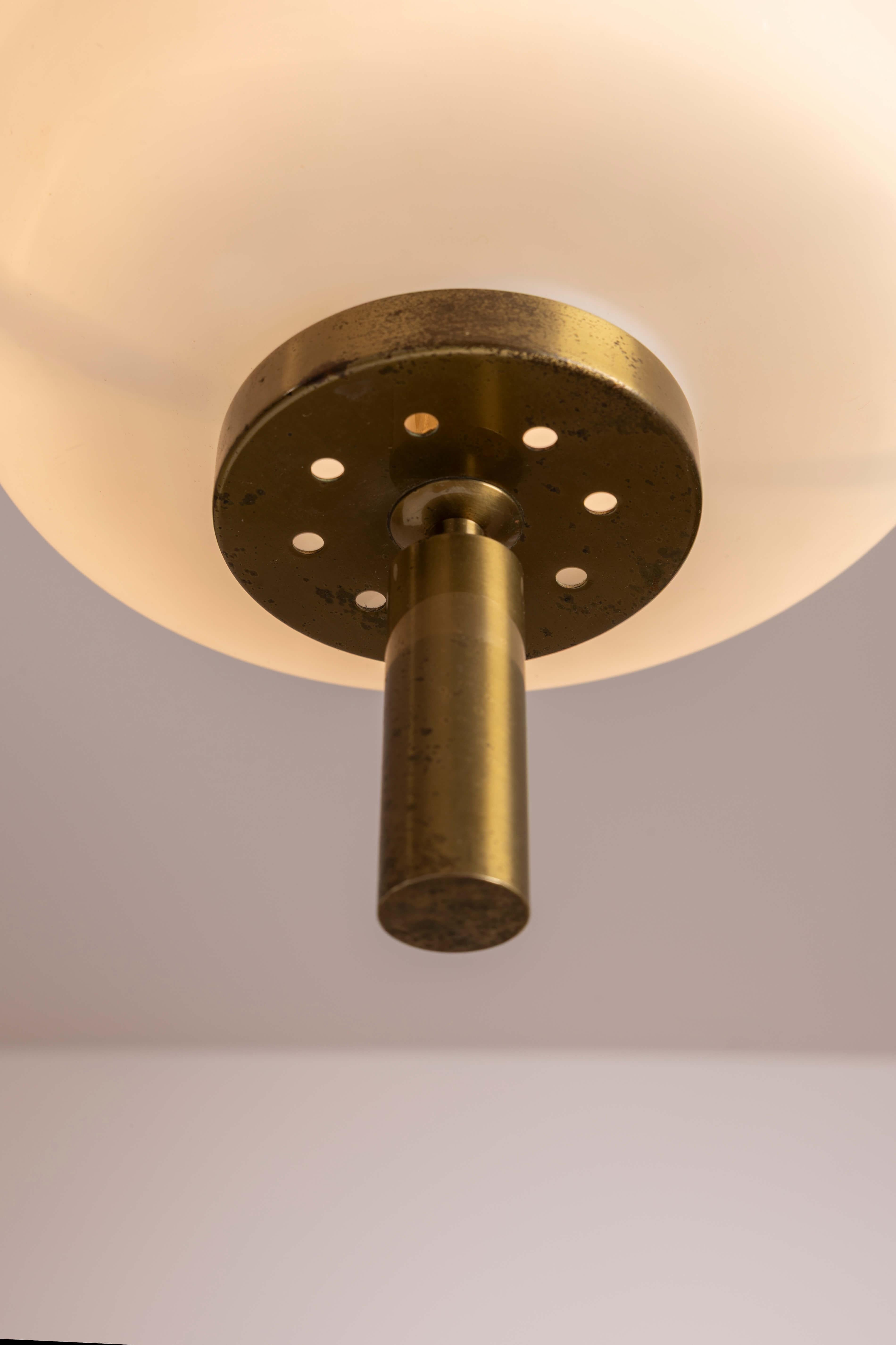 Lampada a sospensione in ottone e vetro certificata Angelo Lelii di Arredoluce, Italia, anni '50 In condizioni buone in vendita a Chiavari, Liguria