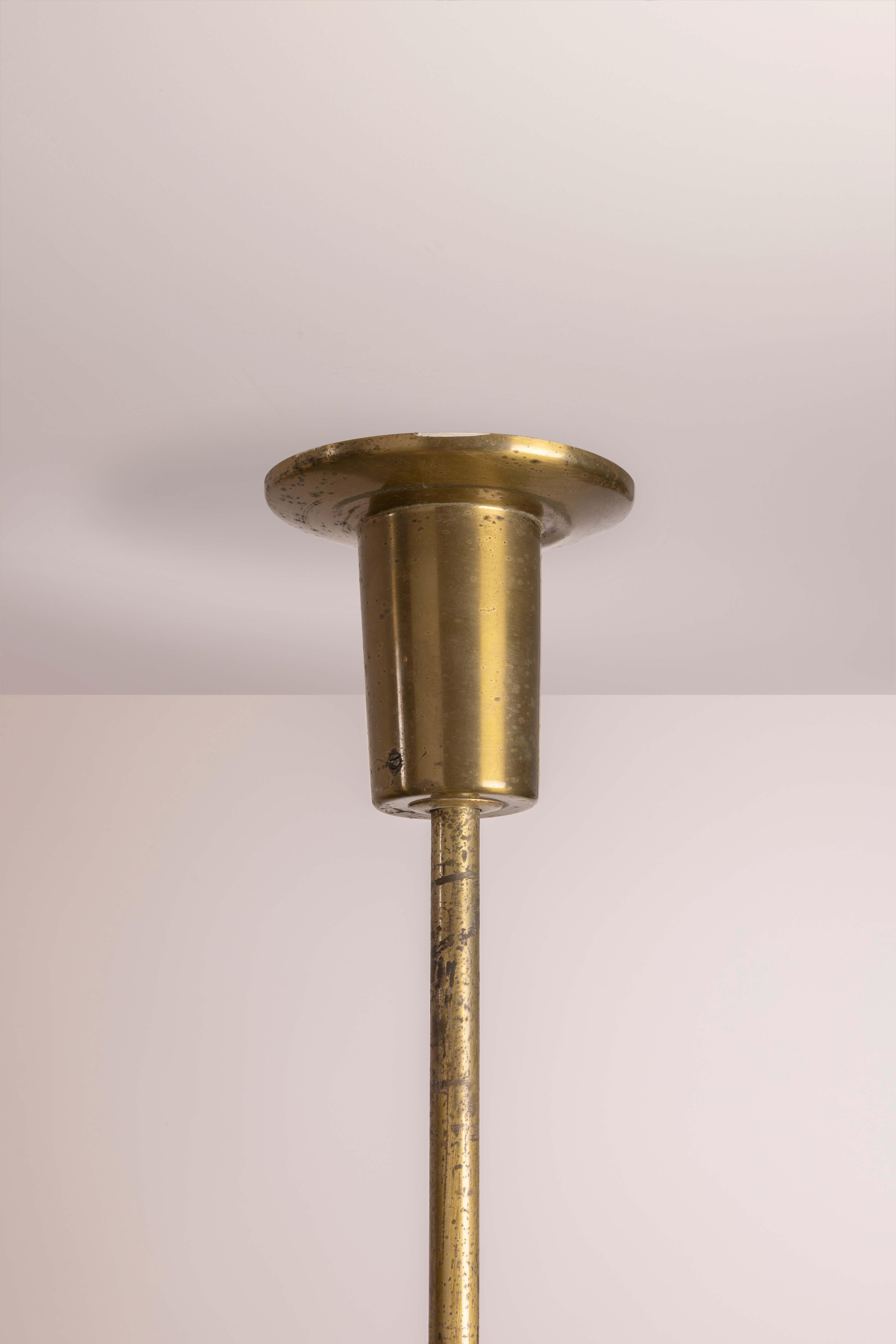 Metà XX secolo Lampada a sospensione in ottone e vetro certificata Angelo Lelii di Arredoluce, Italia, anni '50 in vendita