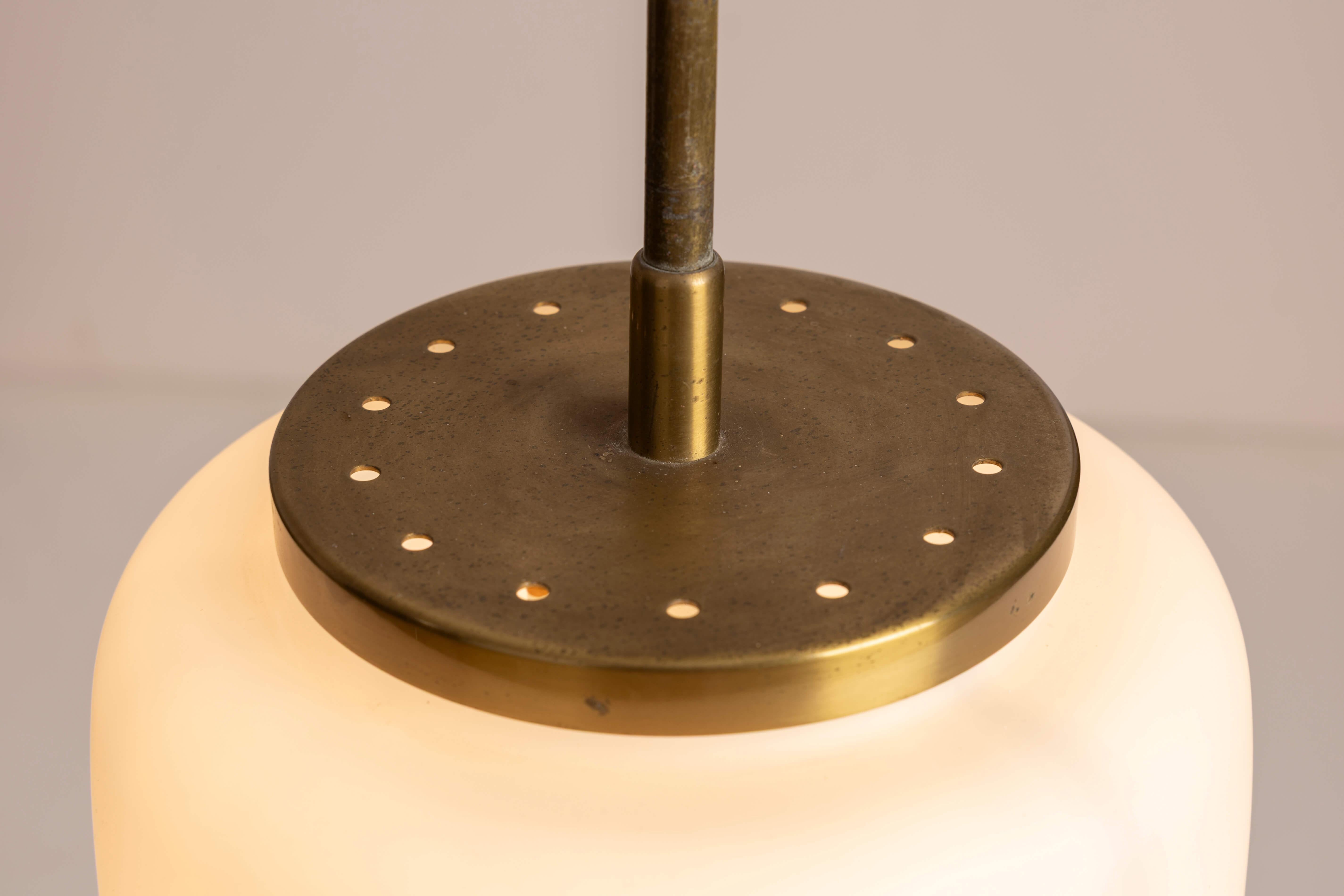 Lampada a sospensione in ottone e vetro certificata Angelo Lelii di Arredoluce, Italia, anni '50 in vendita 1
