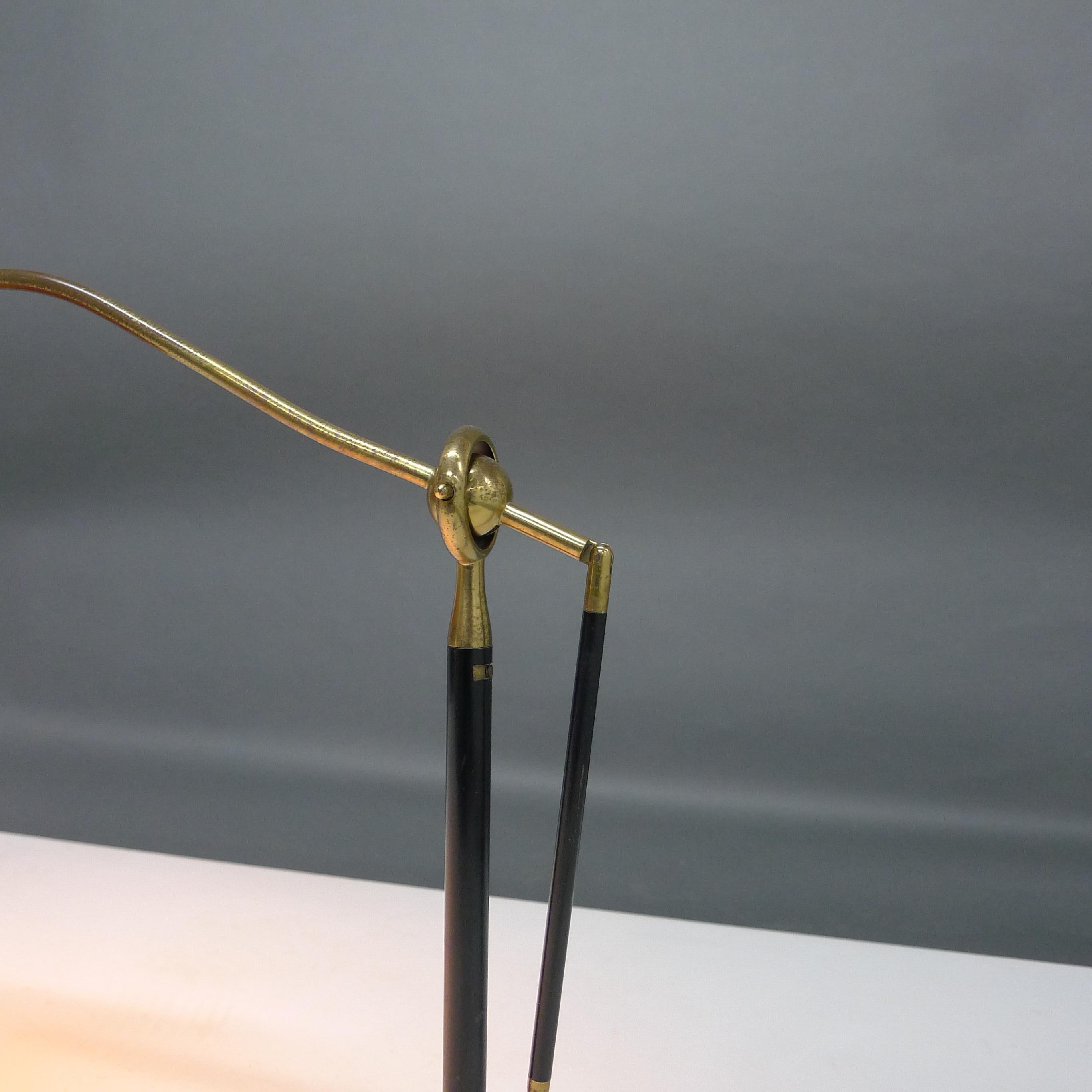 Angelo Lelii, Lampada da tavolo o da scrivania, modello 12401, Arredoluce, Italia, circa 1952 in vendita 3