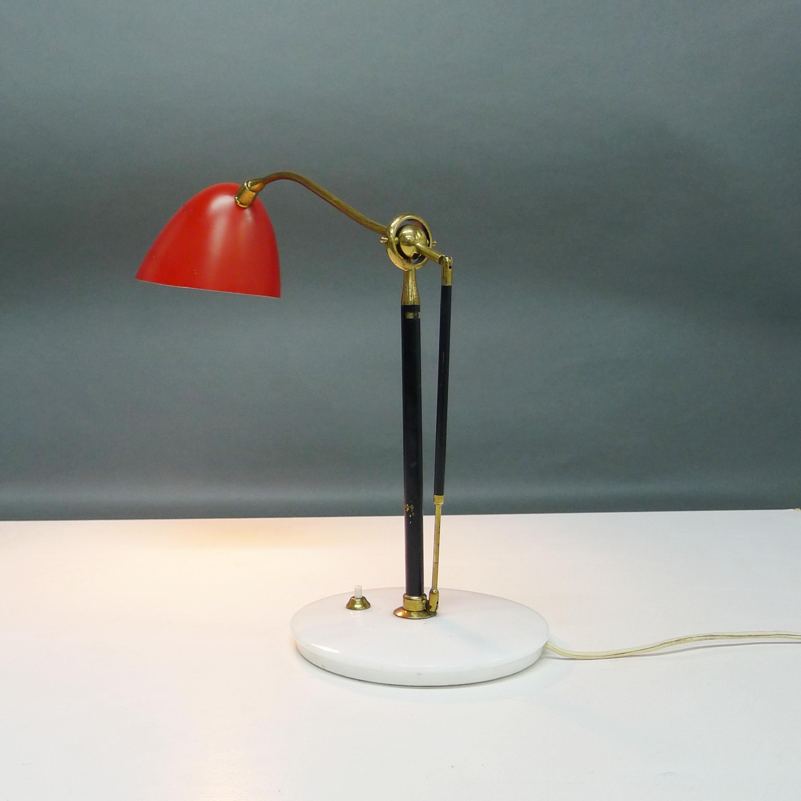 Angelo Lelii, Lampada da tavolo o da scrivania, modello 12401, Arredoluce, Italia, circa 1952 In condizioni buone in vendita a Wargrave, Berkshire