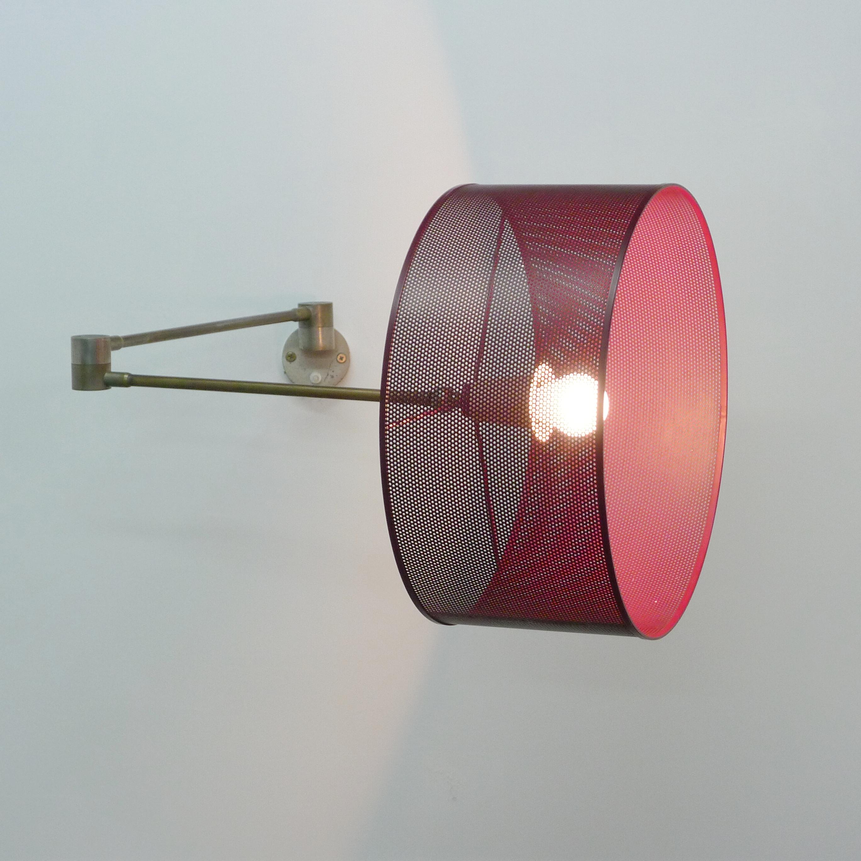 Angelo Lelii for Arredoluce, Adjustable Wall Light with Red Mesh Shade, 1950s For Sale 3