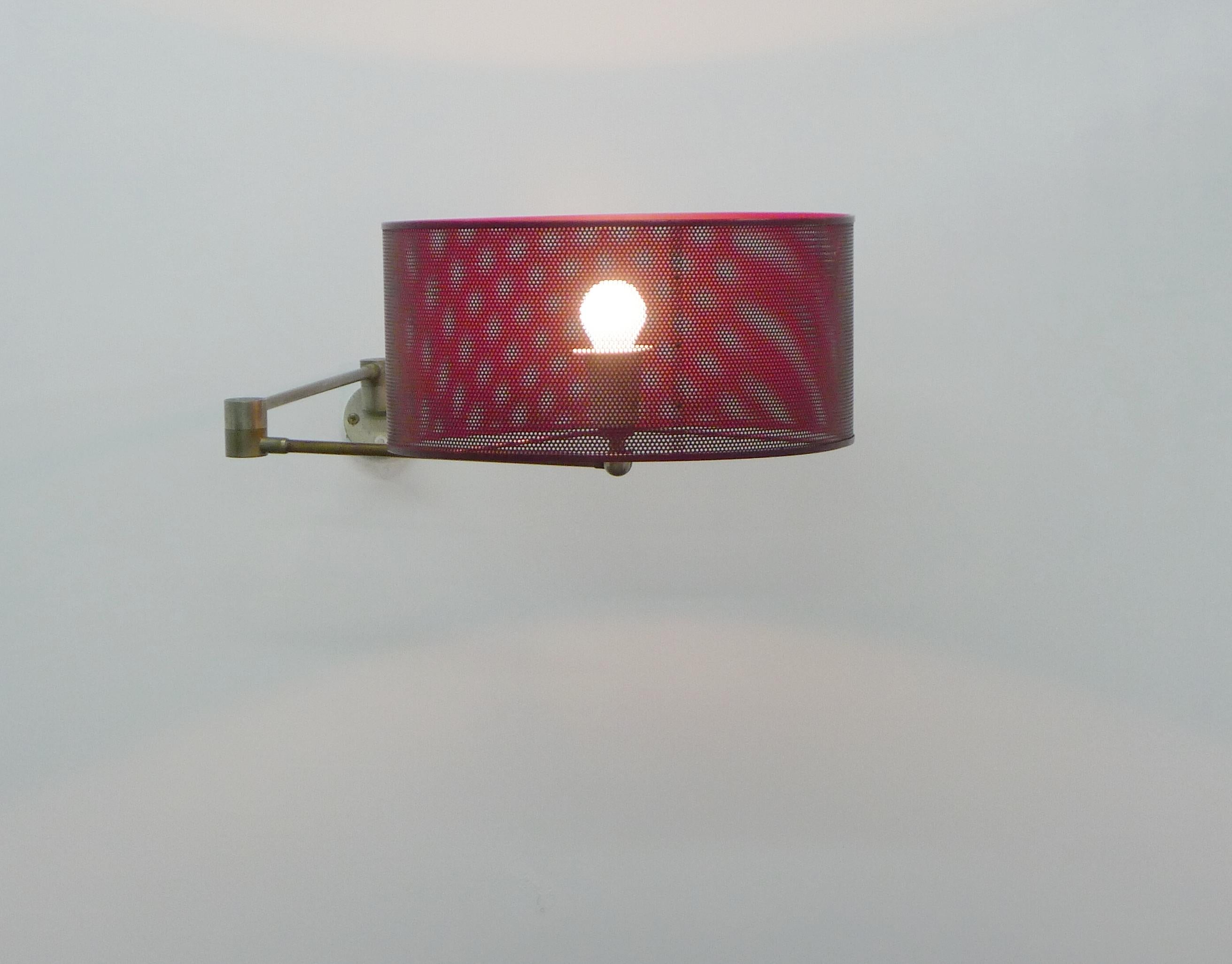 Angelo Lelii for Arredoluce, Adjustable Wall Light with Red Mesh Shade, 1950s For Sale 4