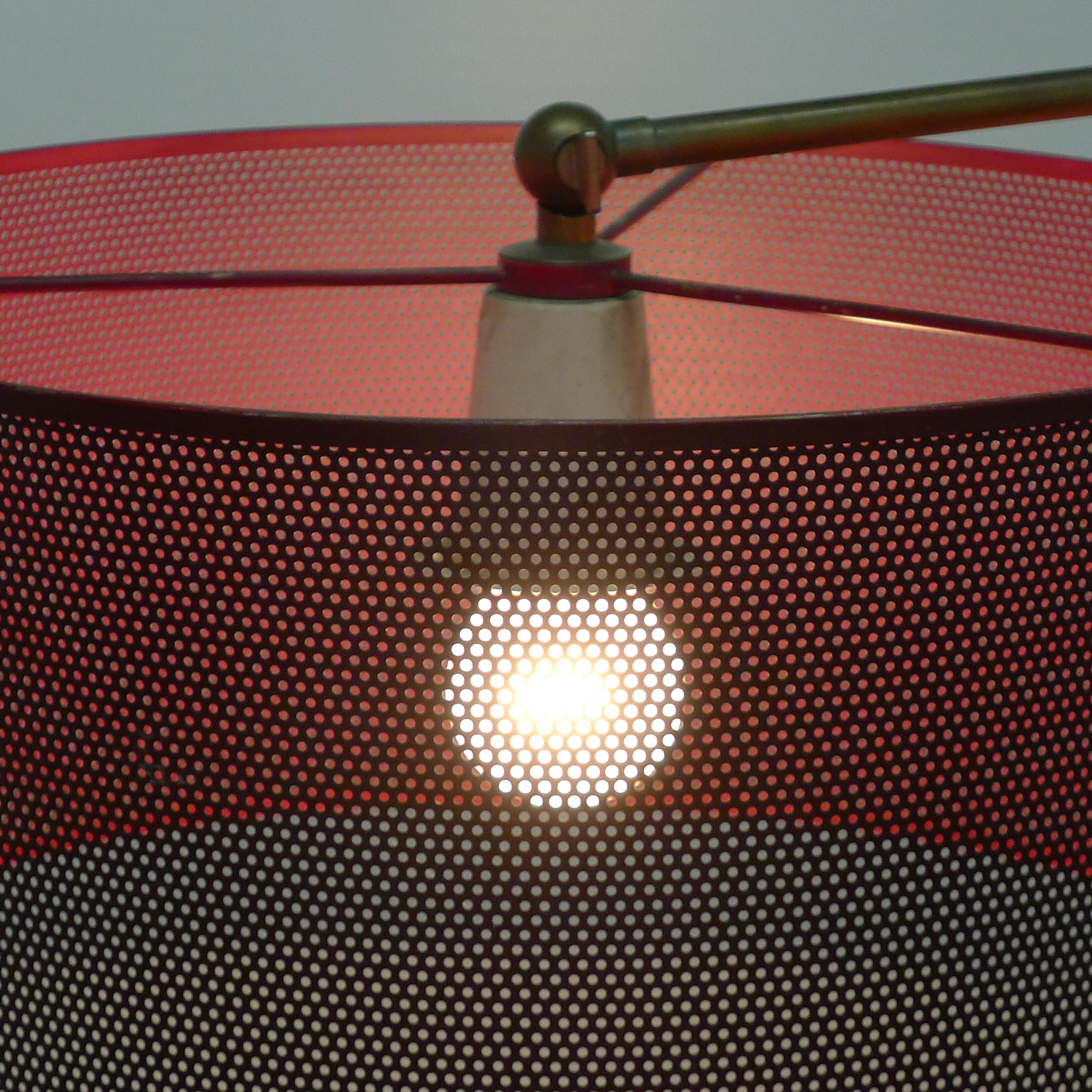 Angelo Lelii for Arredoluce, Adjustable Wall Light with Red Mesh Shade, 1950s In Good Condition For Sale In Wargrave, Berkshire