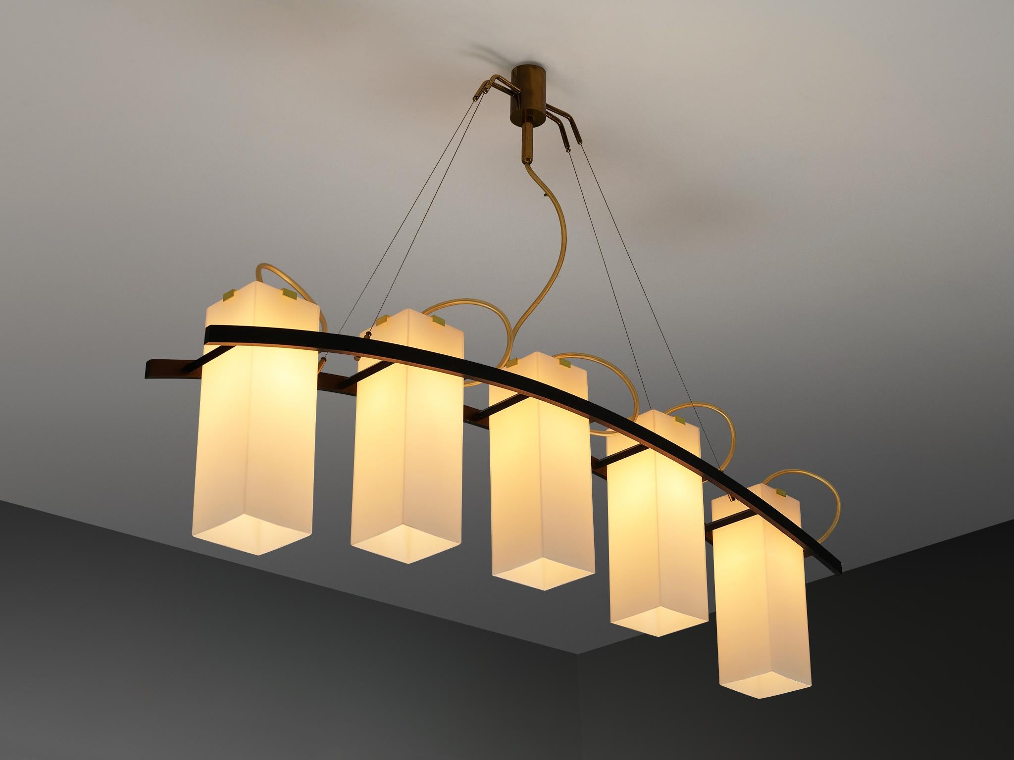 Angelo Lelii, Arredoluce, lampadario modello '12701', ottone, vetro opalino duplex, nylon, Italia, design circa 1958 

Questo eccentrico lampadario modello '12701' è stato progettato dal famoso e talentuoso designer italiano Angelo Lelli per