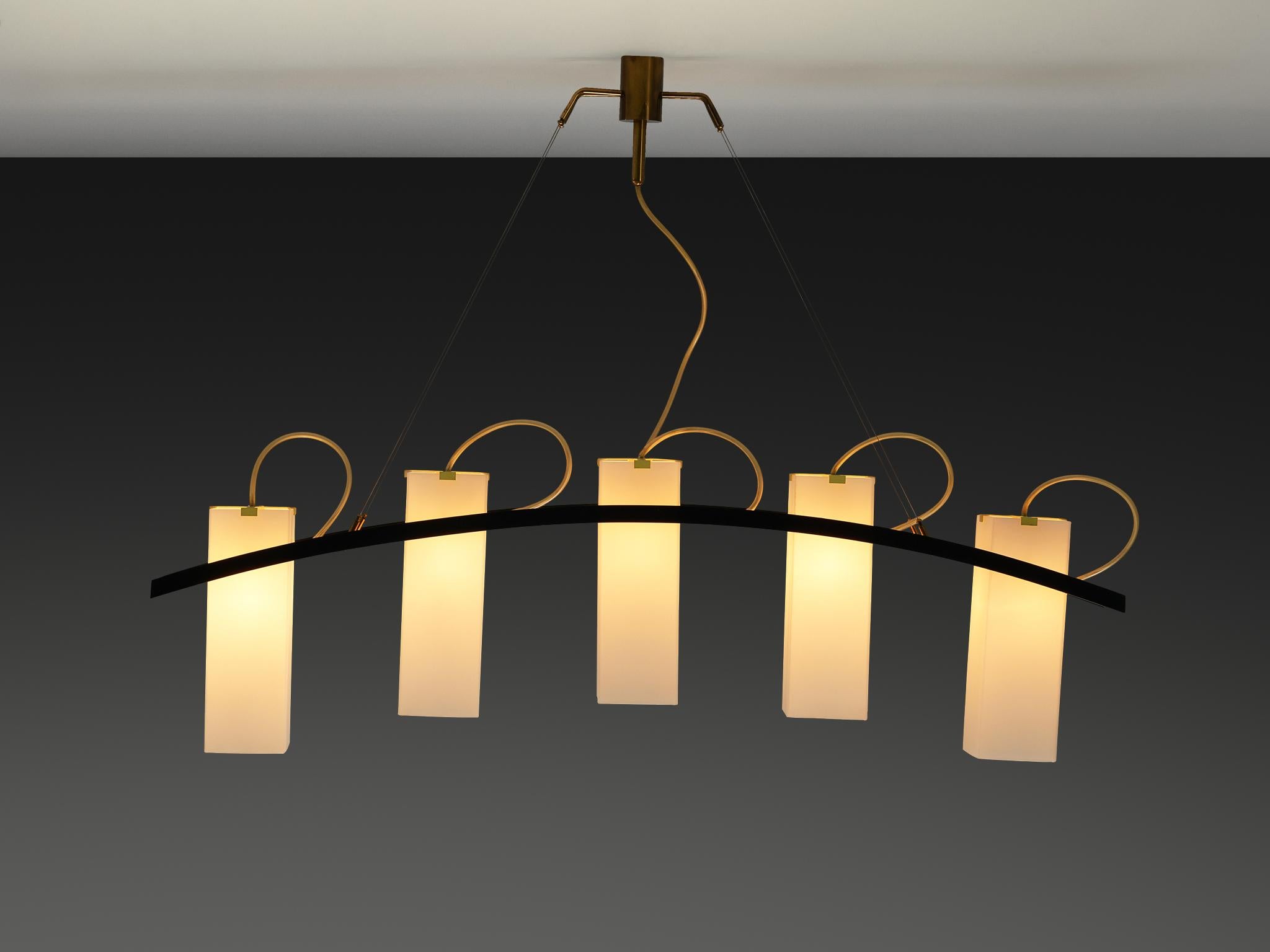 Italiano Angelo Lelii per Arredoluce Lampadario '12701' in ottone e vetro opalino in vendita