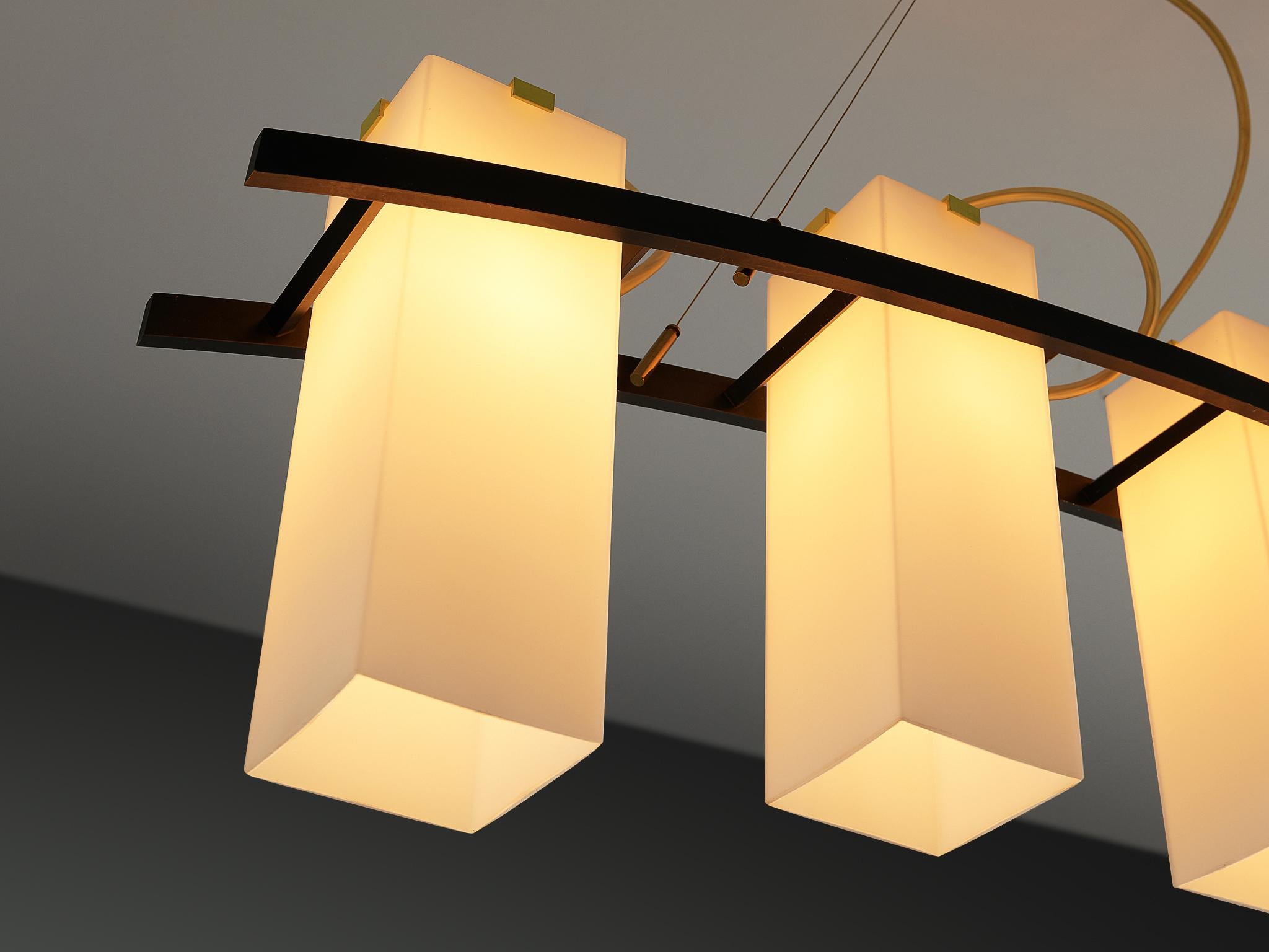 Angelo Lelii per Arredoluce Lampadario '12701' in ottone e vetro opalino In condizioni buone in vendita a Waalwijk, NL