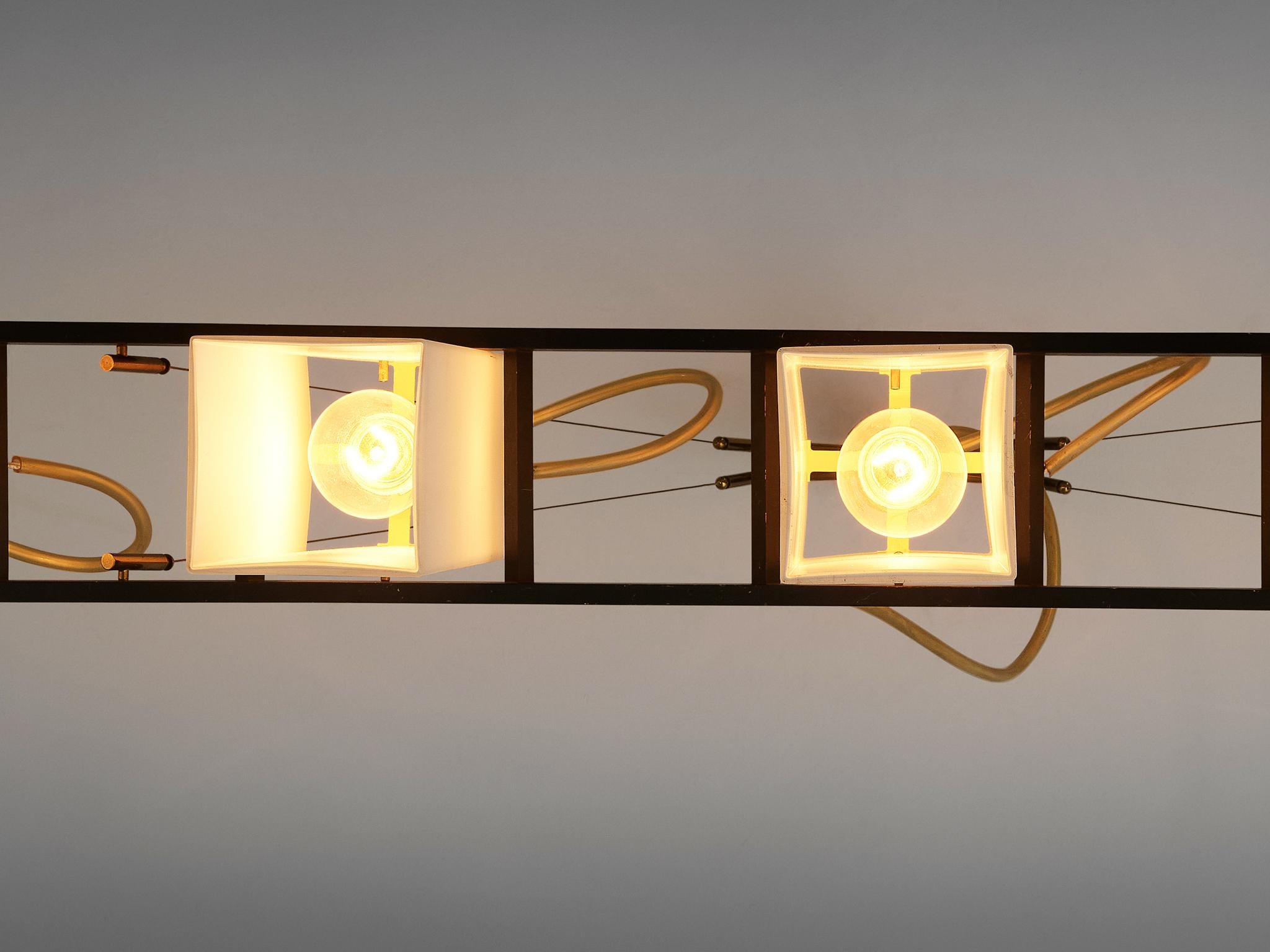 Ottone Angelo Lelii per Arredoluce Lampadario '12701' in ottone e vetro opalino in vendita