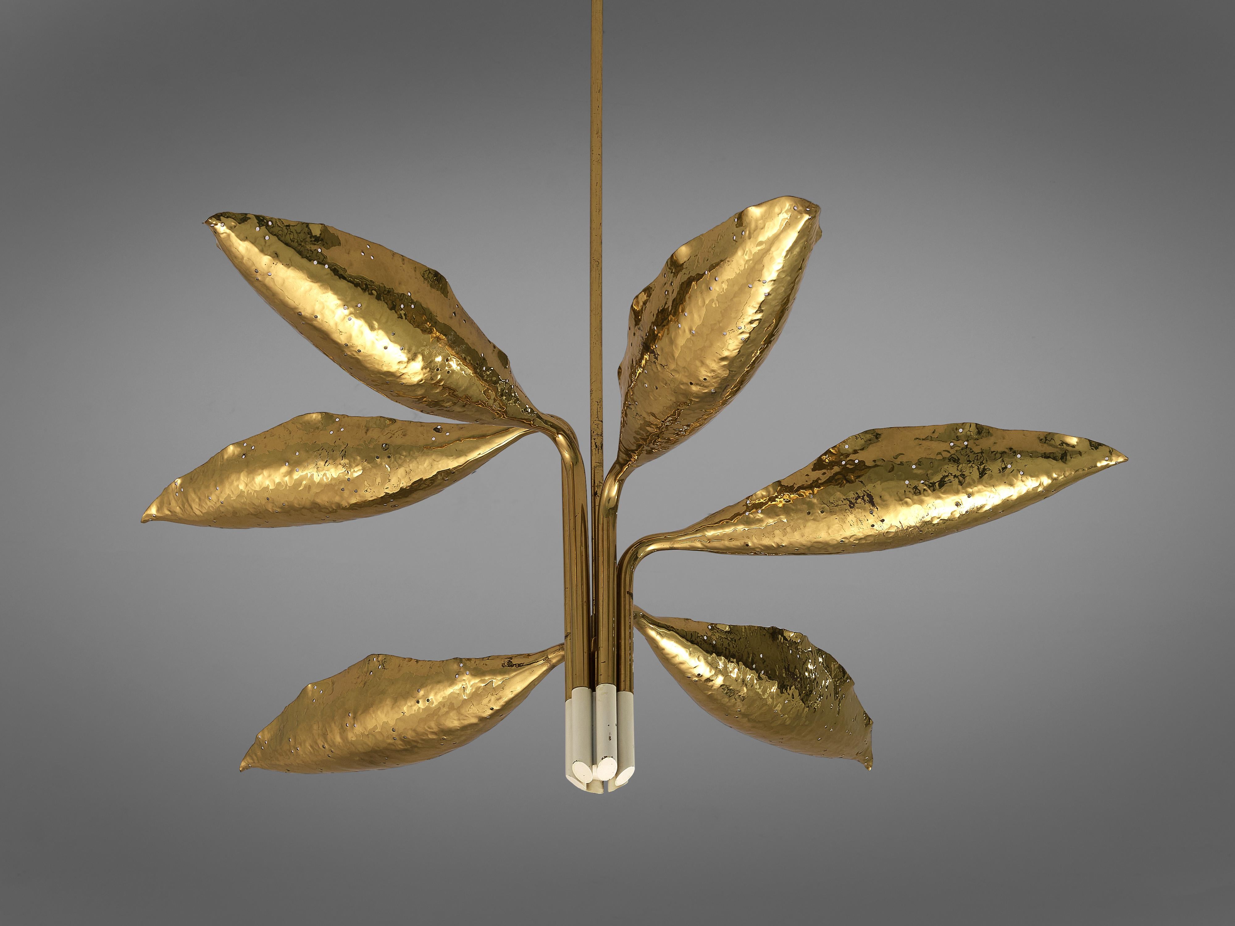 Mid-20th Century Angelo Lelii for Arredoluce Chandelier Model ‘12369’ in Hammered Brass