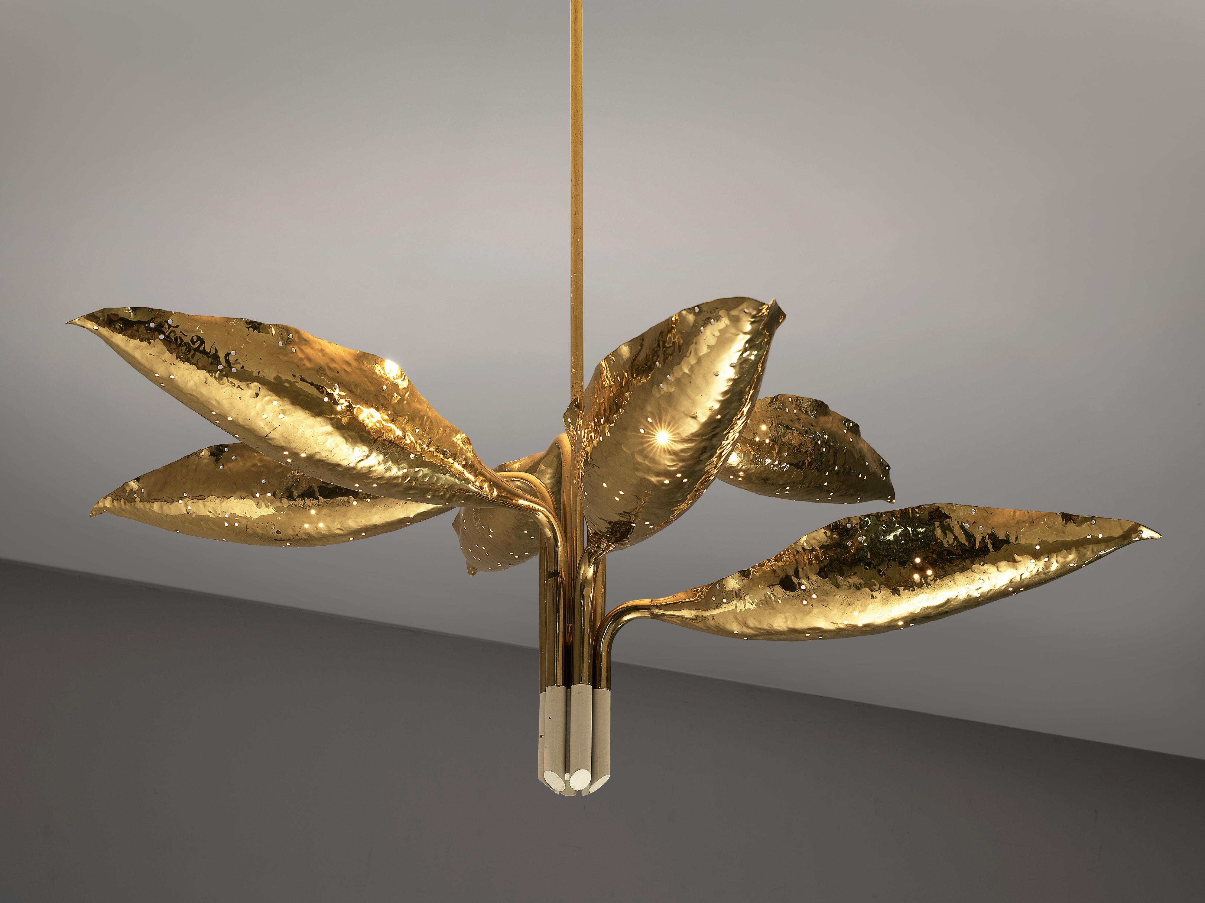 Angelo Lelii for Arredoluce Chandelier Model ‘12369’ in Hammered Brass 2