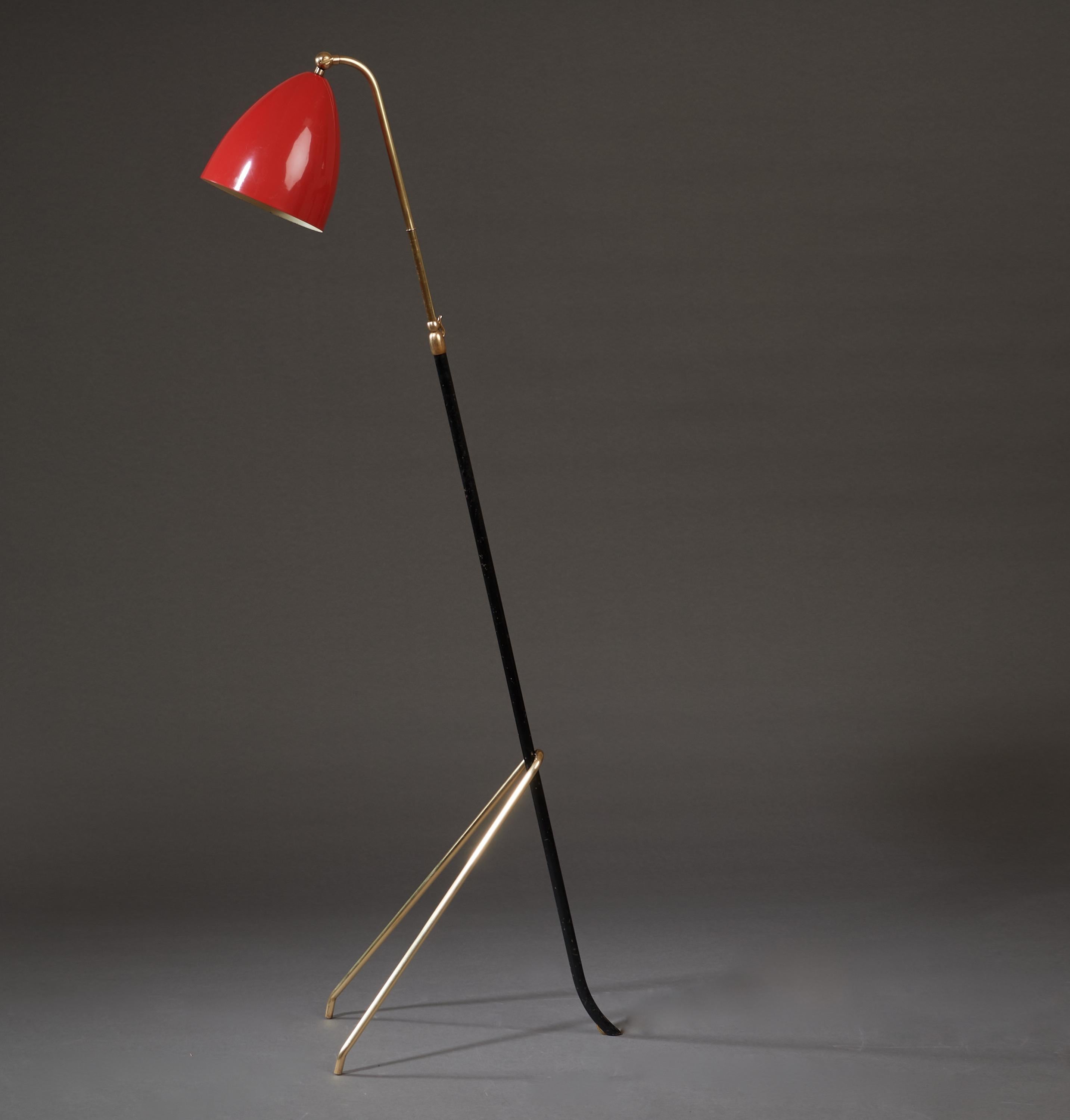 Italian Angelo Lelii for Arredoluce Extendable Height Floor Lamp in Brass, Red Lacquer For Sale