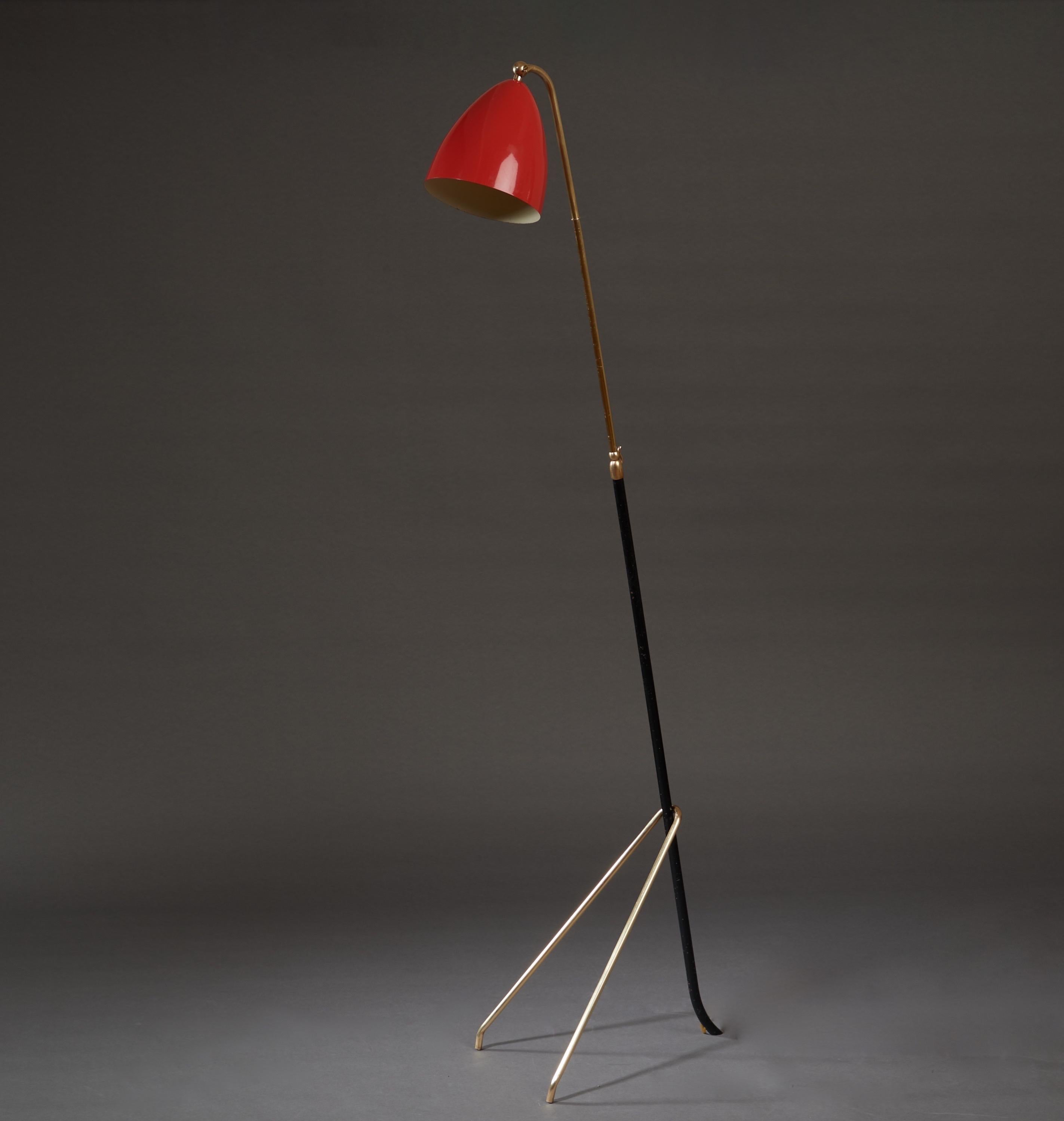 Angelo Lelii for Arredoluce Extendable Height Floor Lamp in Brass, Red Lacquer For Sale 1