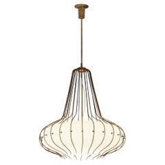 Angelo Lelii per Arredoluce Lampadario 'Medusa' Ottone e vetro opalino bianco