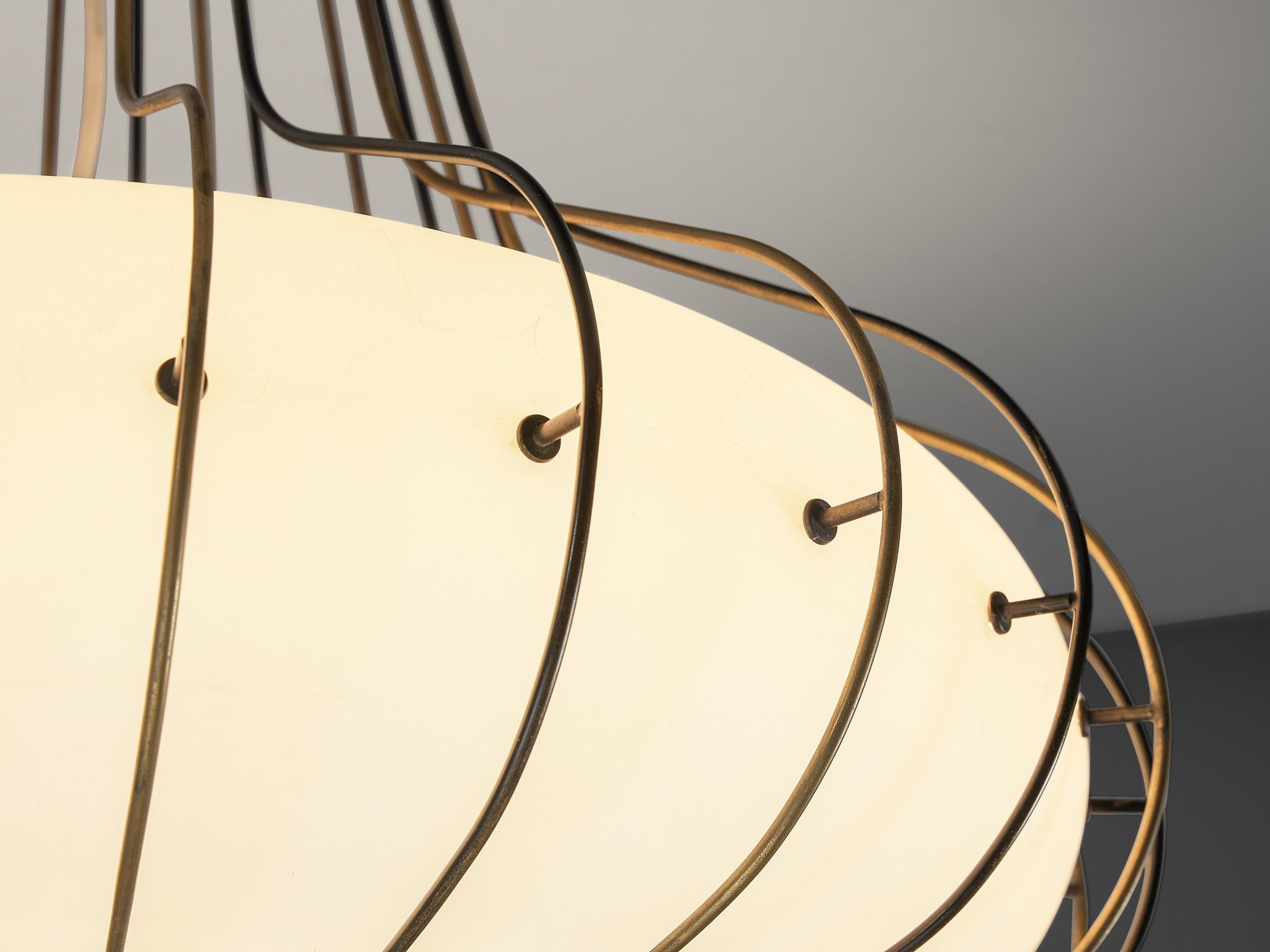 Mid-Century moderno Angelo Lelii for Arredoluce 'Medusa' Chandelier in Brass and White Opal Glass in vendita