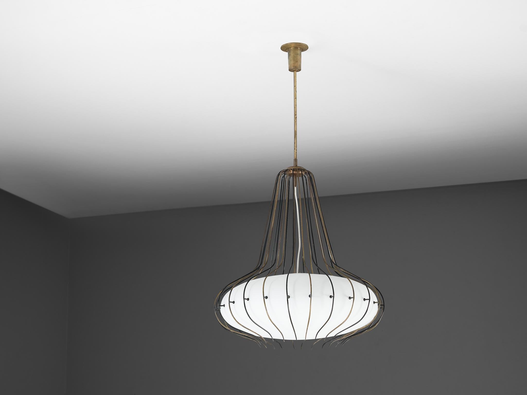 Angelo Lelii for Arredoluce 'Medusa' Chandelier in Brass and White Opal Glass in vendita 2