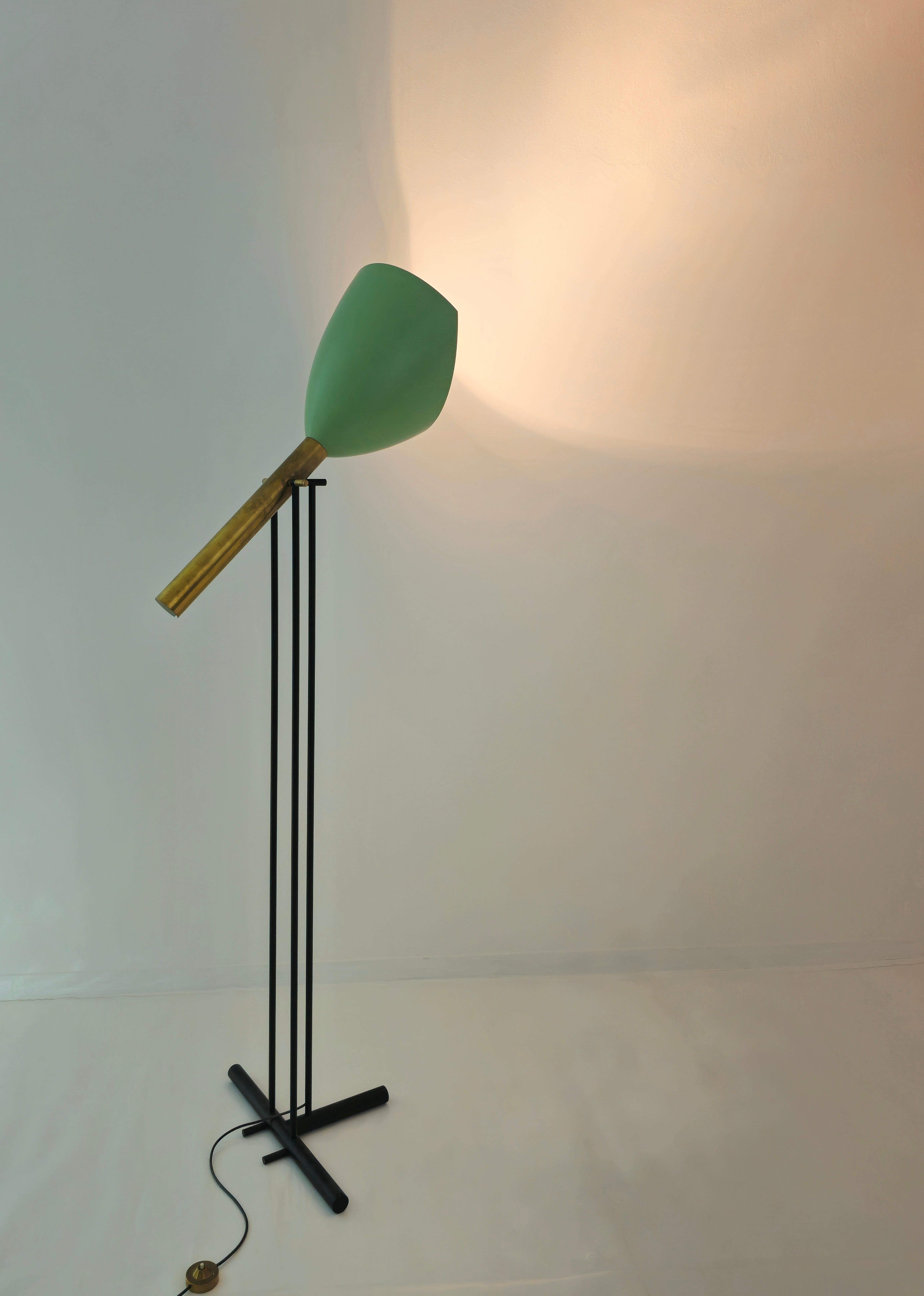 Angelo Lelii for Arredoluce, Monza ‘Televisione’ floor lamp, model 12627, Italy ca. 1956
The high-design adjustable floor lamp ‘Televisione’ model 12627 was designed by Angelo Lelii for Arredoluce. The shade is made of green lacquered aluminum and