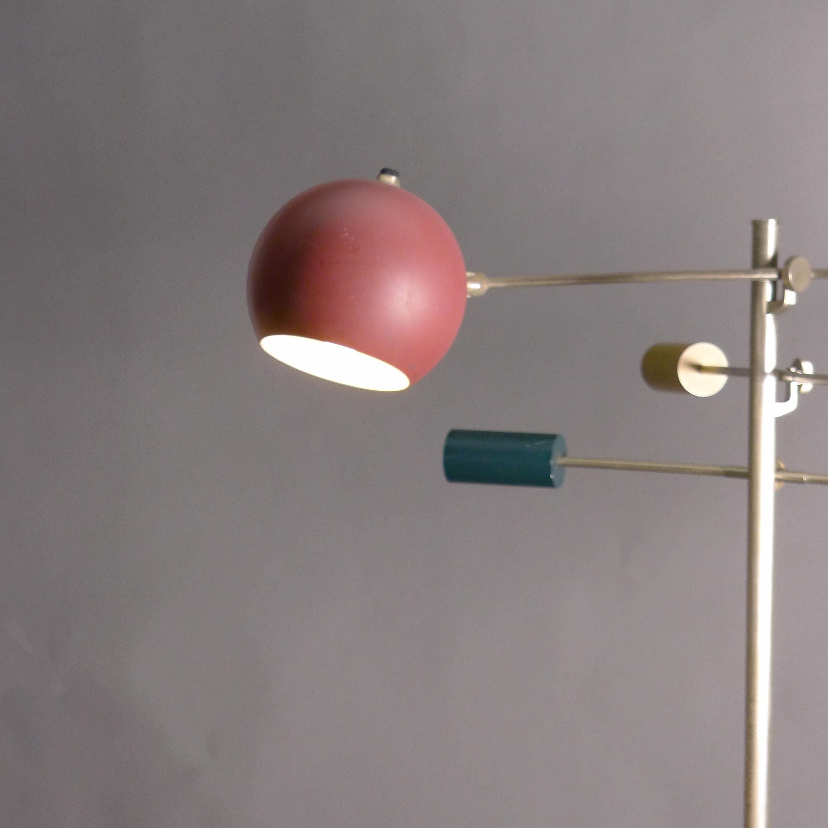 Angelo Lelii para Arredoluce, Lámpara de pie de tres brazos, hacia 1960 Aluminio en venta