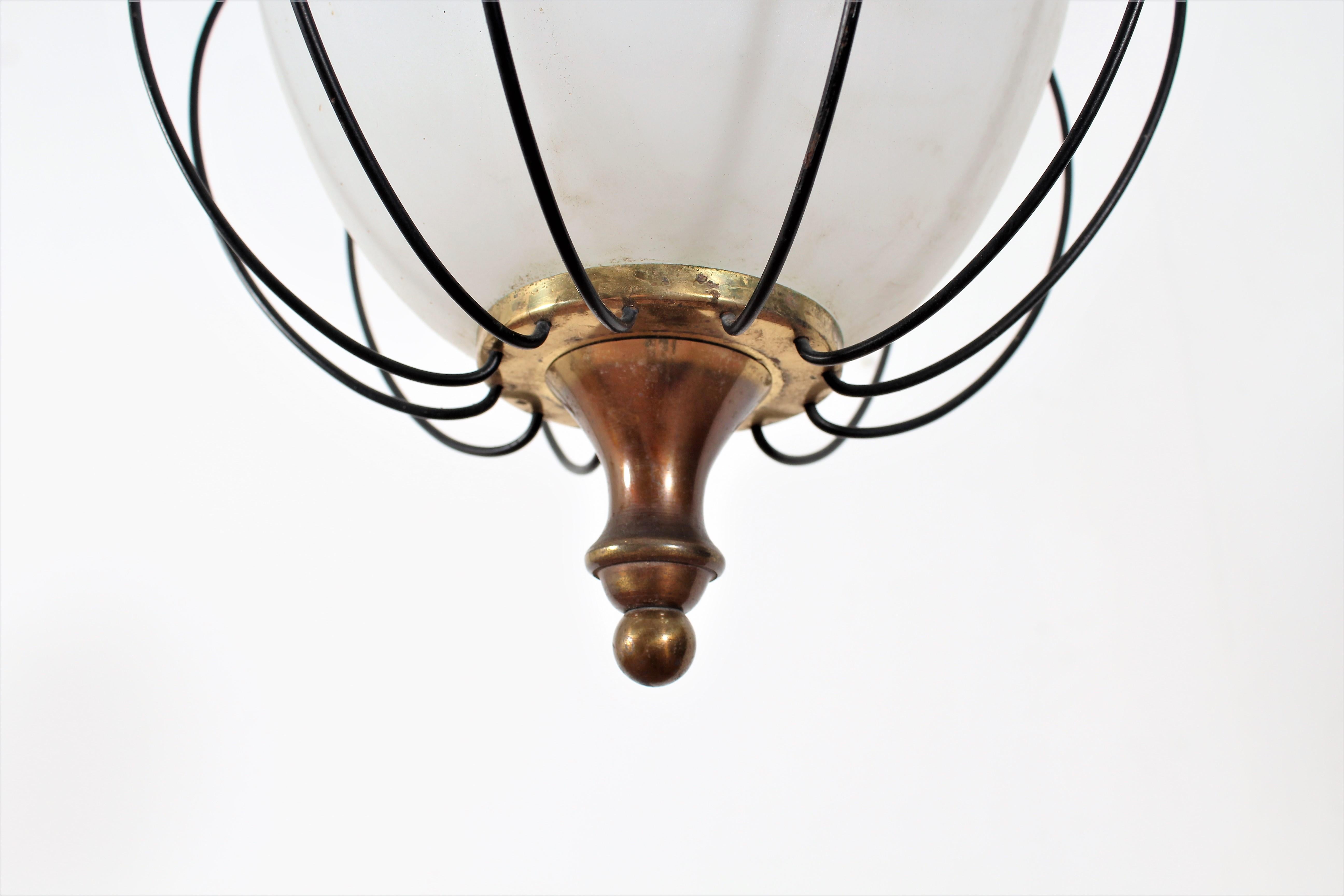 Angelo Lelii for Midcentury Brass and White Opaline Glass Chandelier 1960s Italy In Good Condition In Palermo, IT