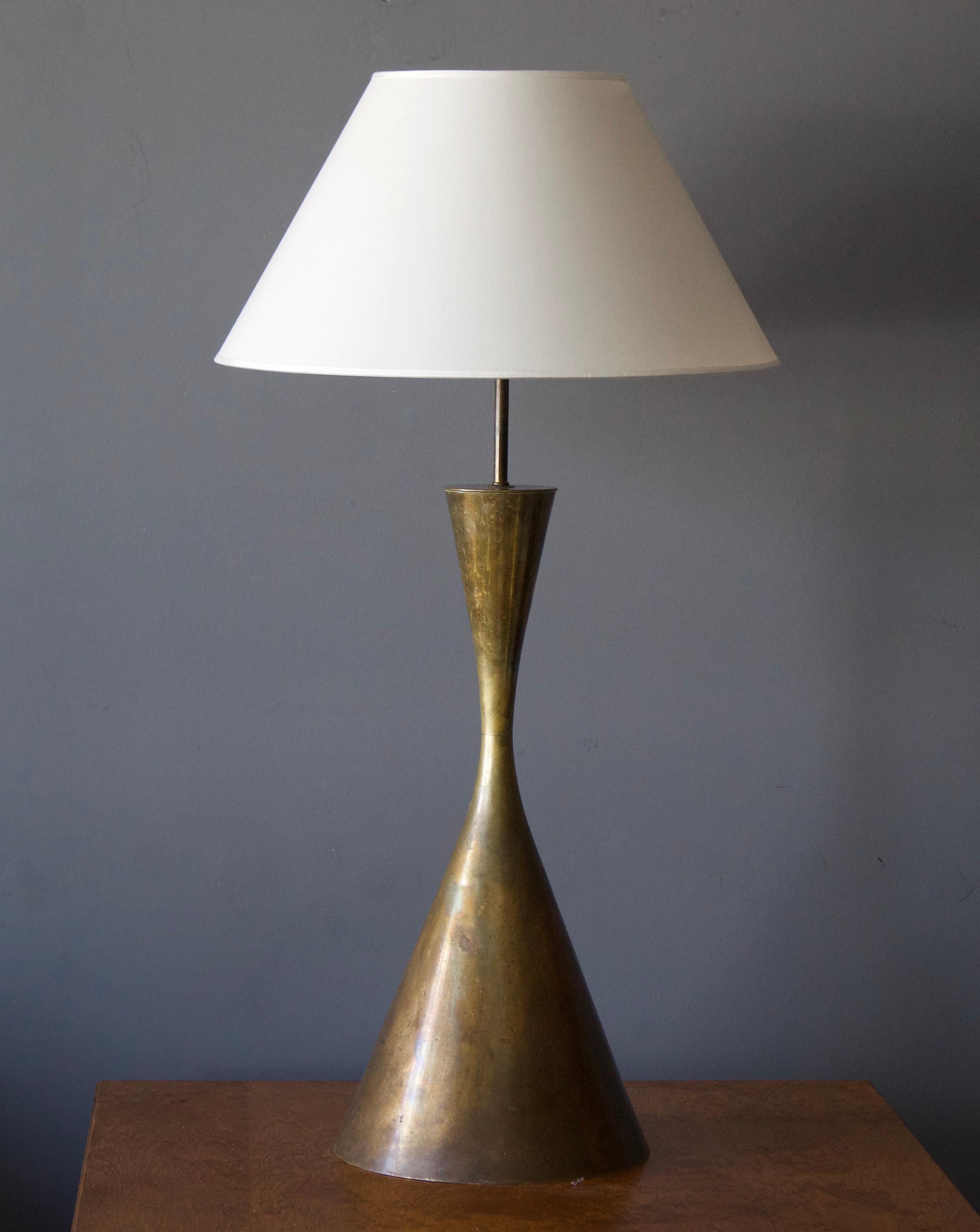 A large table lamp produced by Arredoluce, Monza, circa 1960s. Design attributed to Angelo Lelii, founder of Arredoluce. With manufacturers metal plaque to underside stamped 