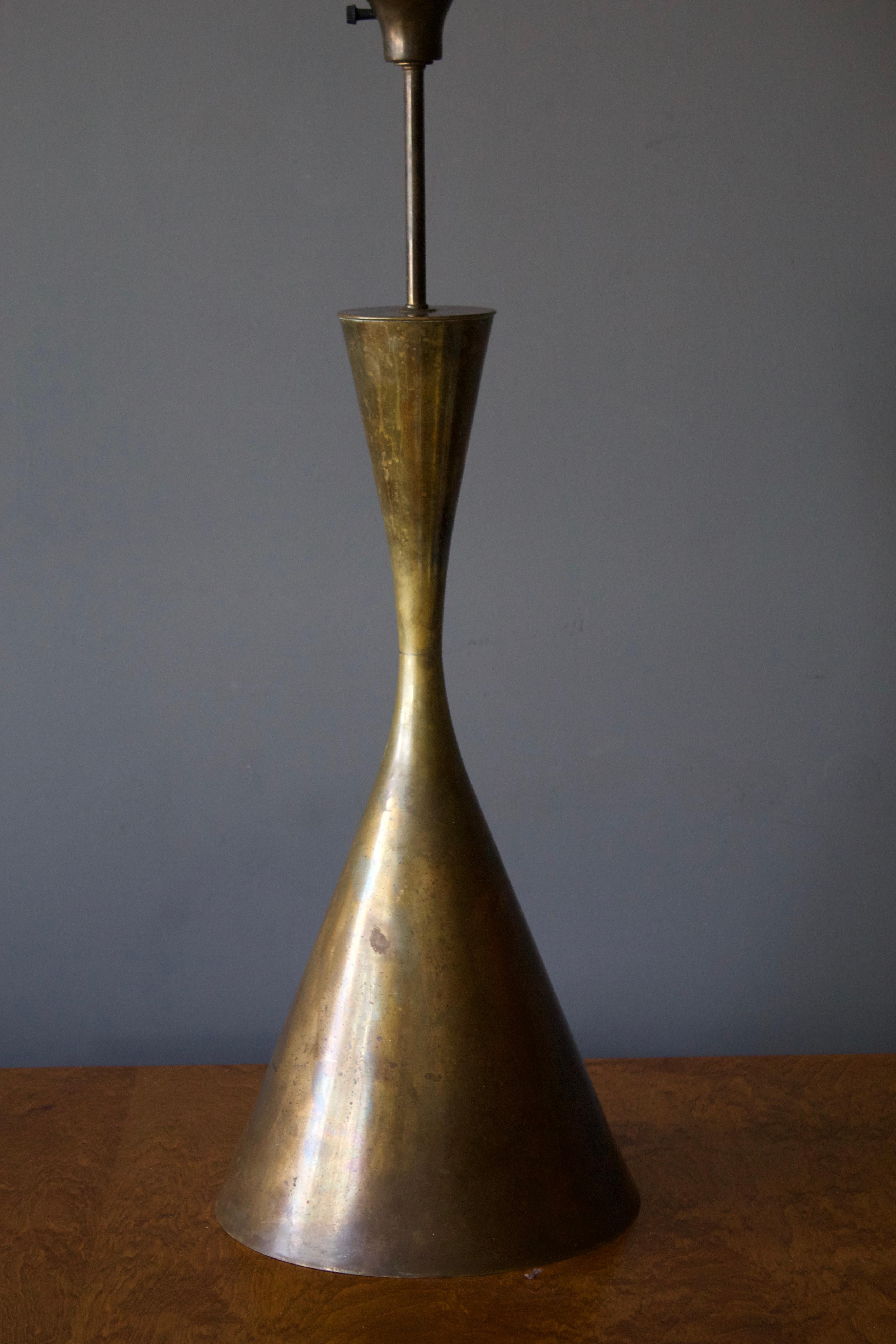 Angelo Lelii, Large Table Lamp, Brass, Arredoluce, Monza, Italy, 1960s In Good Condition In High Point, NC