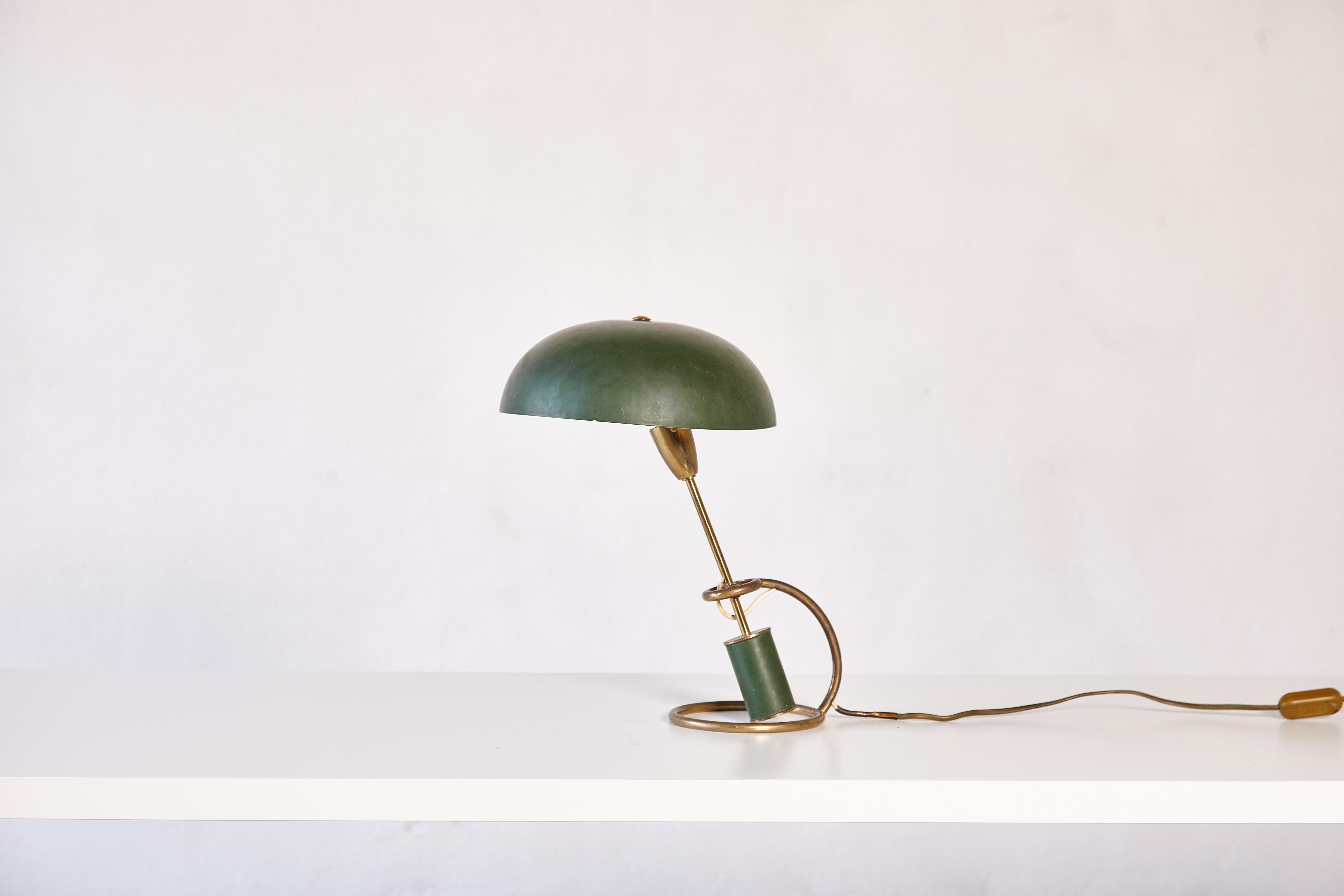 A beautiful, rare Angelo Lelii (Lelli) Scrittoio desk lamp, Model 12297 made by Arredoluce, Italy, 1950s. Patinated brass stem and green enameled shade and handle. Requires local rewiring before use.