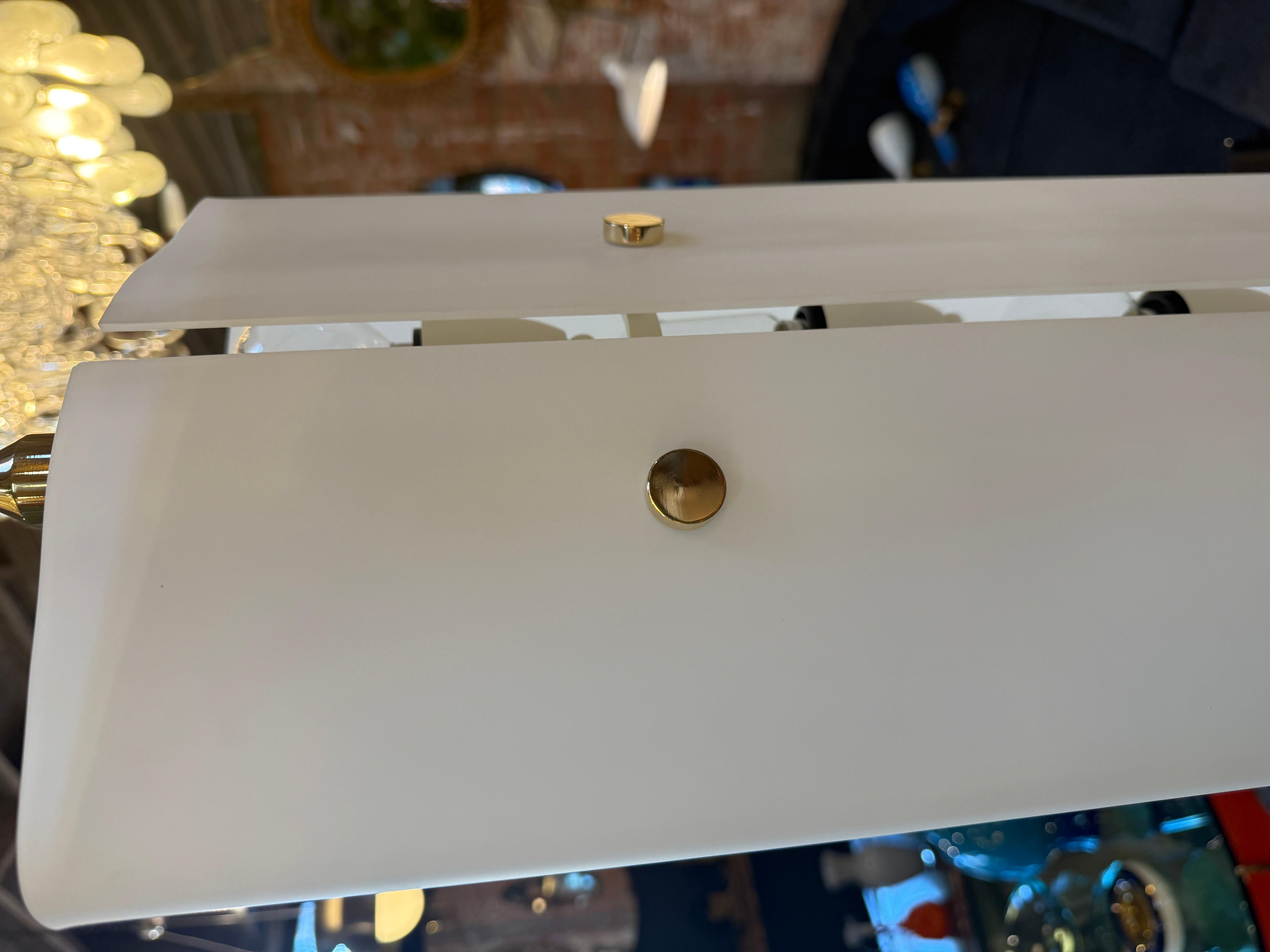 Angelo Lelii Lámpara de pie de cristal opalino, Italia 1950 Latón en venta