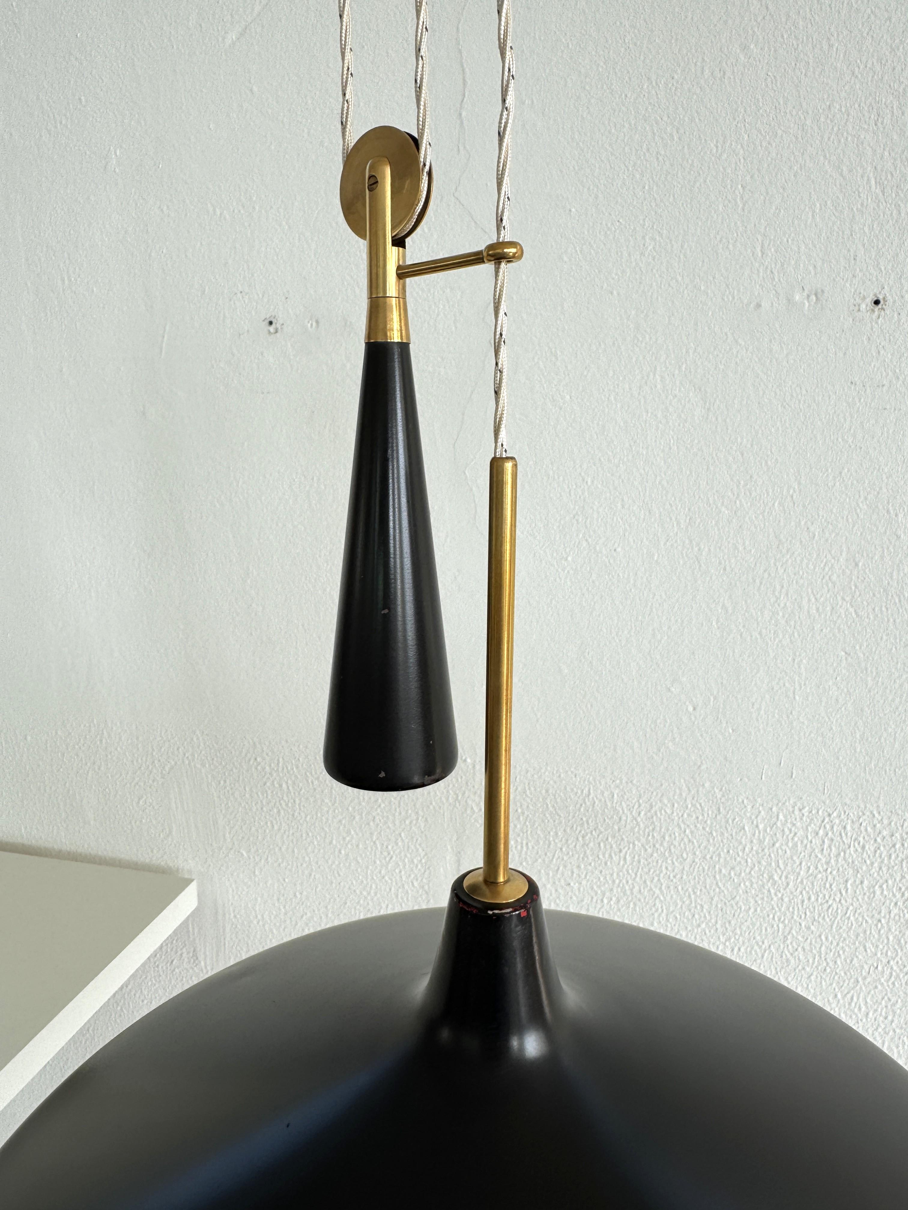 Angelo Lelii Pendant Lamp with Counterweight Model 12126 for Arredoluce For Sale 3