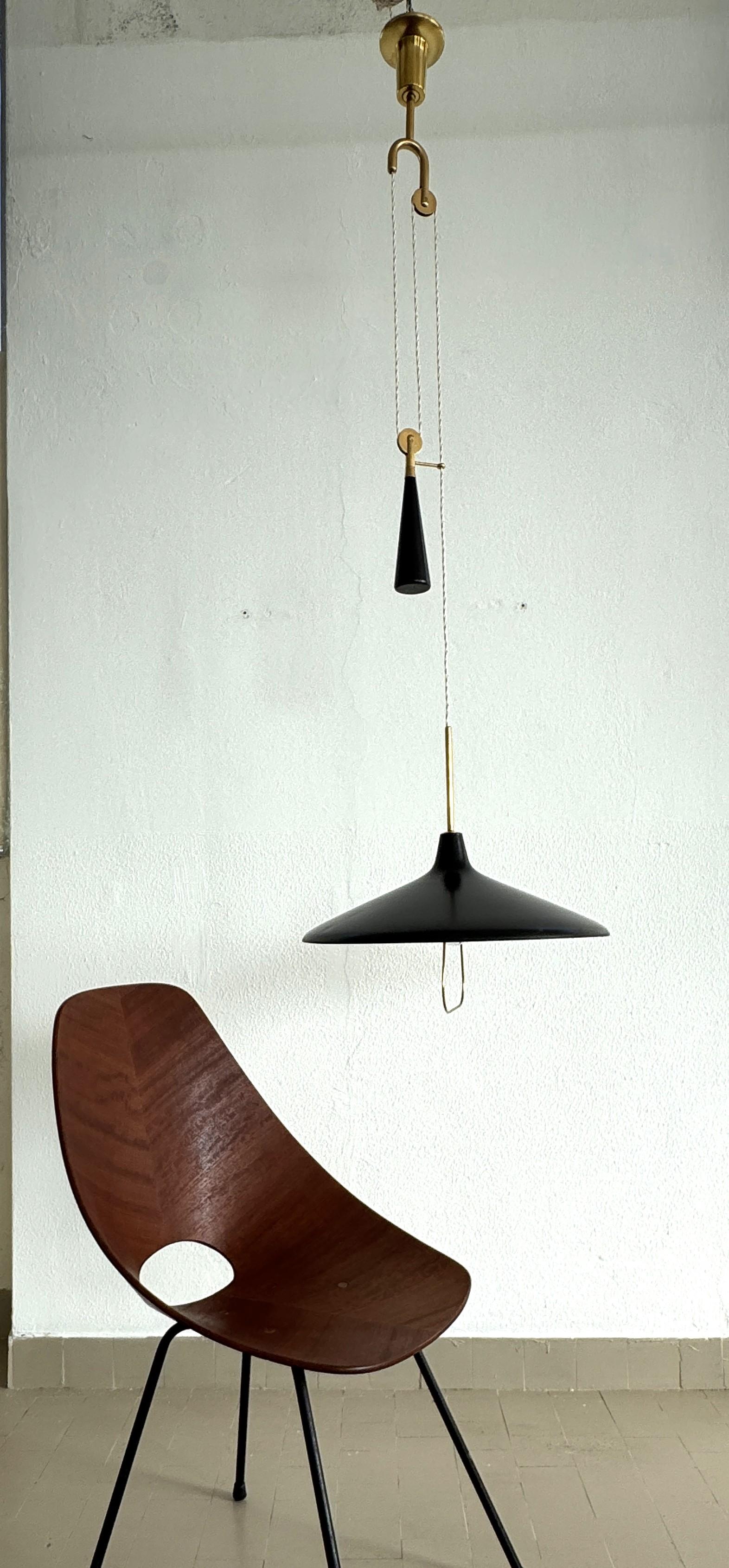 Angelo Lelii Pendant Lamp with Counterweight Model 12126 for Arredoluce In Good Condition For Sale In Morazzone, Varese