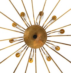 Araña de treinta brazos de latón pulido y cristal opalino, Angelo Lelii, Italia, 1957