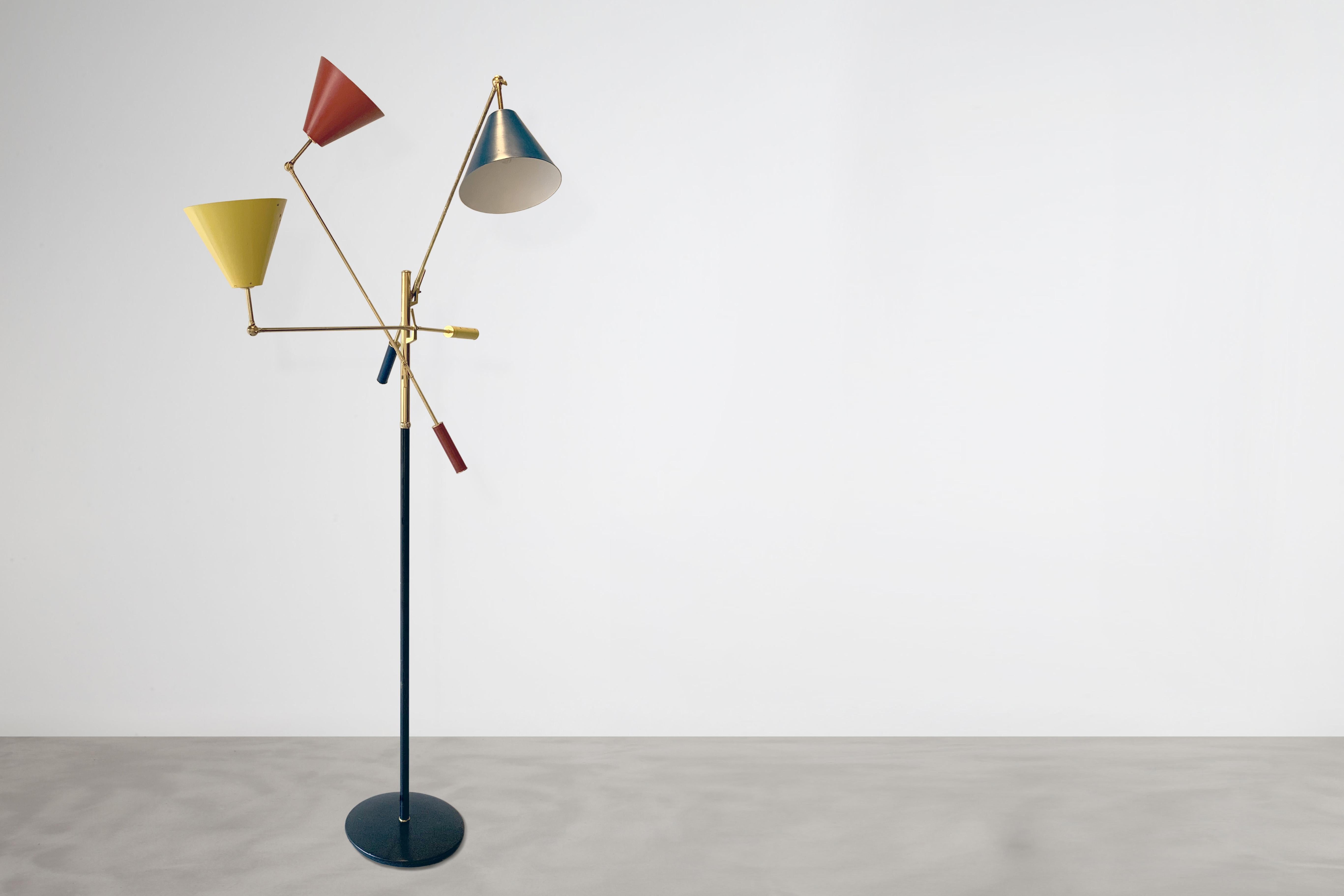 Iconic floor lamp designed by Angelo Lelii and produced by Arredoluce.
Marked under the cast iron base ”Arredoluce Monza - Italy”, this round base version was selected by Achille Castiglioni in 1951 for the IX Triennale exhibition in Milan.