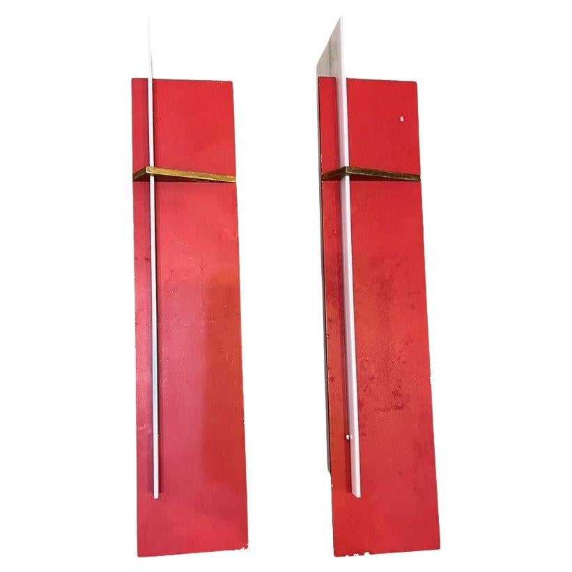 Angelo Lelli (1911-1979), paire d'appliques, plexiglas, fer laqué et laiton en vente