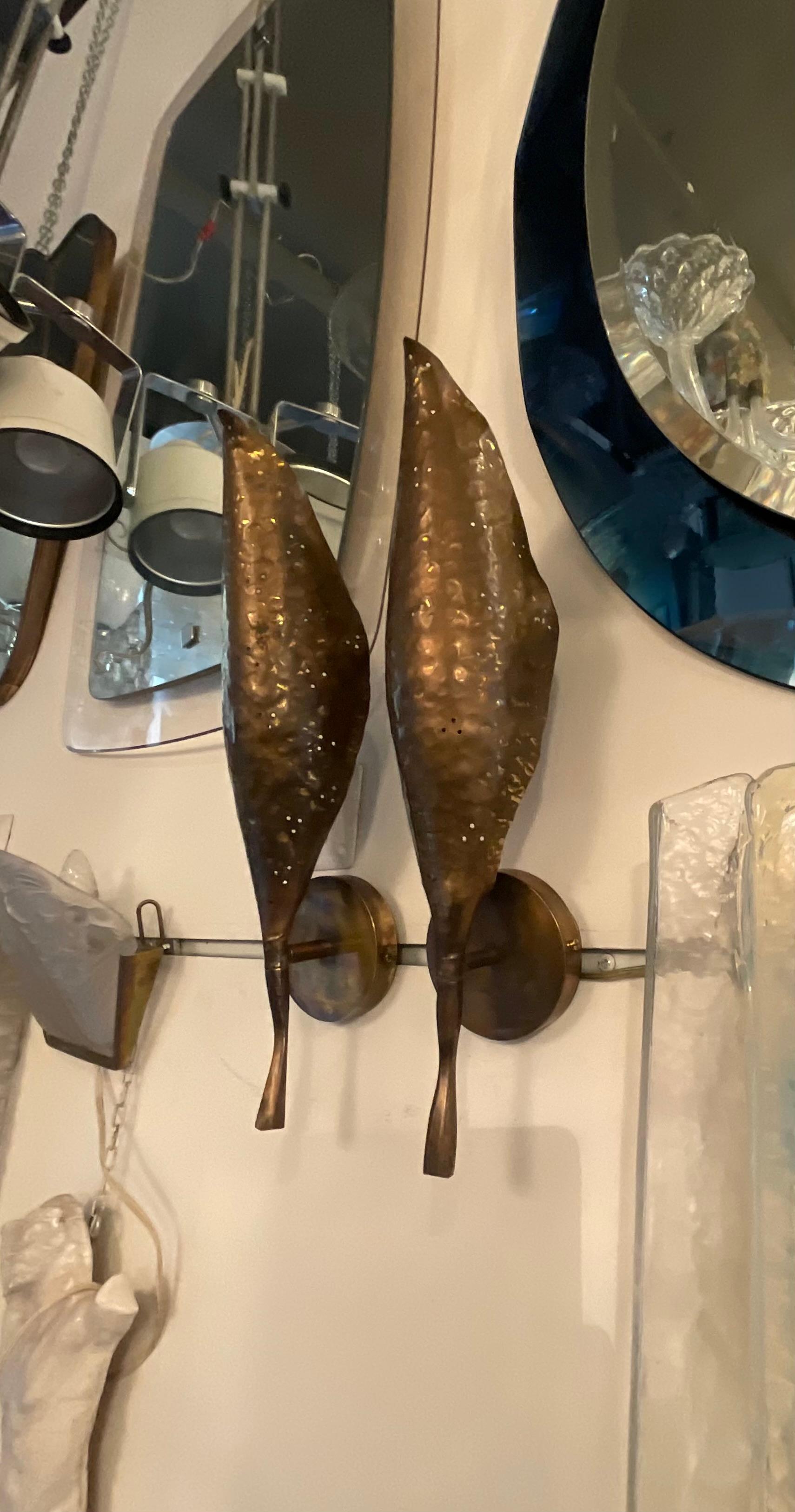 ATTRIBUITI AD ANGELO LELLI - ARREDOLUCE-
Questa coppia di appliques in ottone , degli anni 50, é di ottima qualità e varia  in alcuni particolari da quelli publicati nel libro della ARREDOLUCE., ma può essere stato un prototipo o un modello fatto