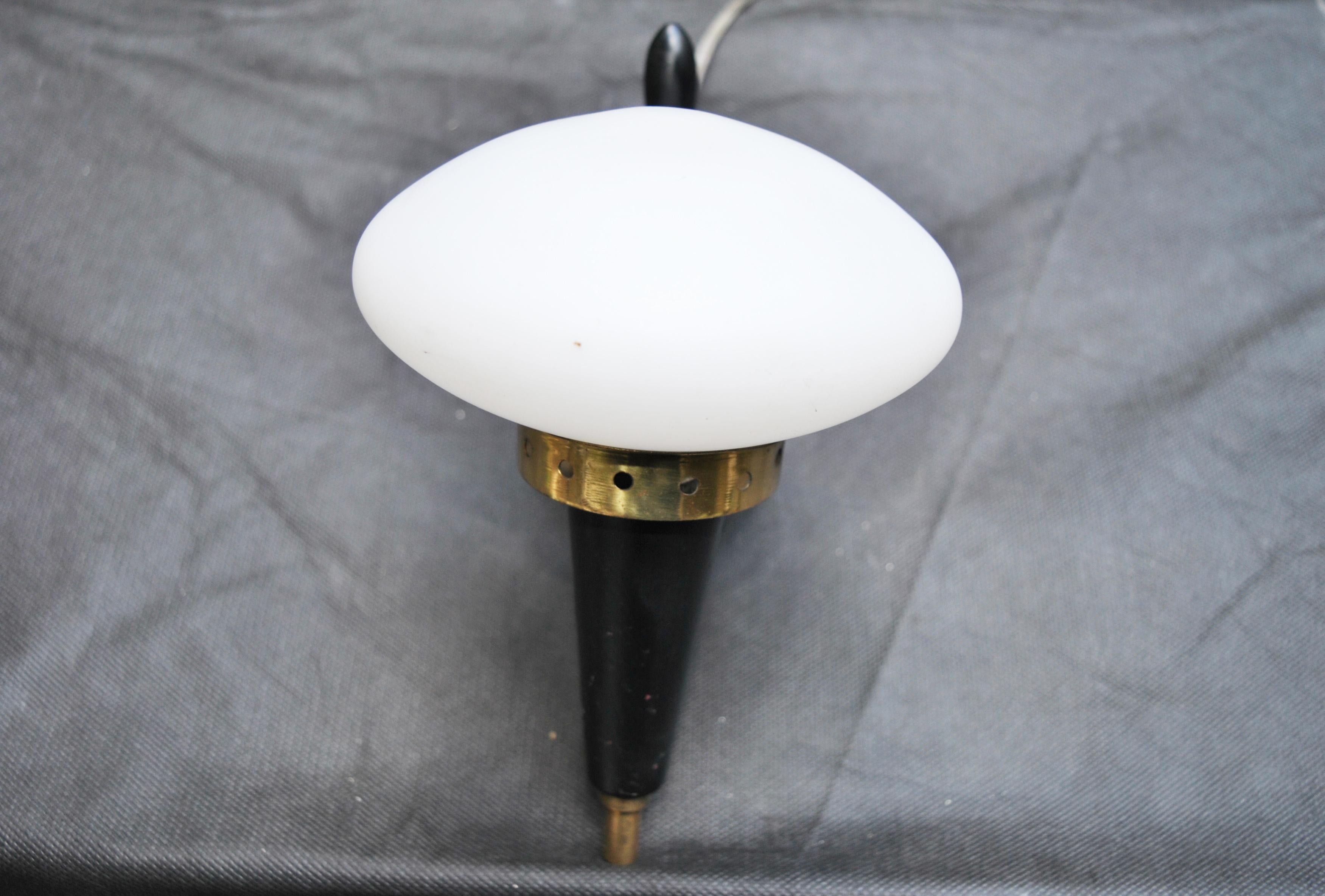 Angelo Lelli Attribueted Midcentury Italian Wall Light Brass and Opaline Glass In Good Condition In bari, IT