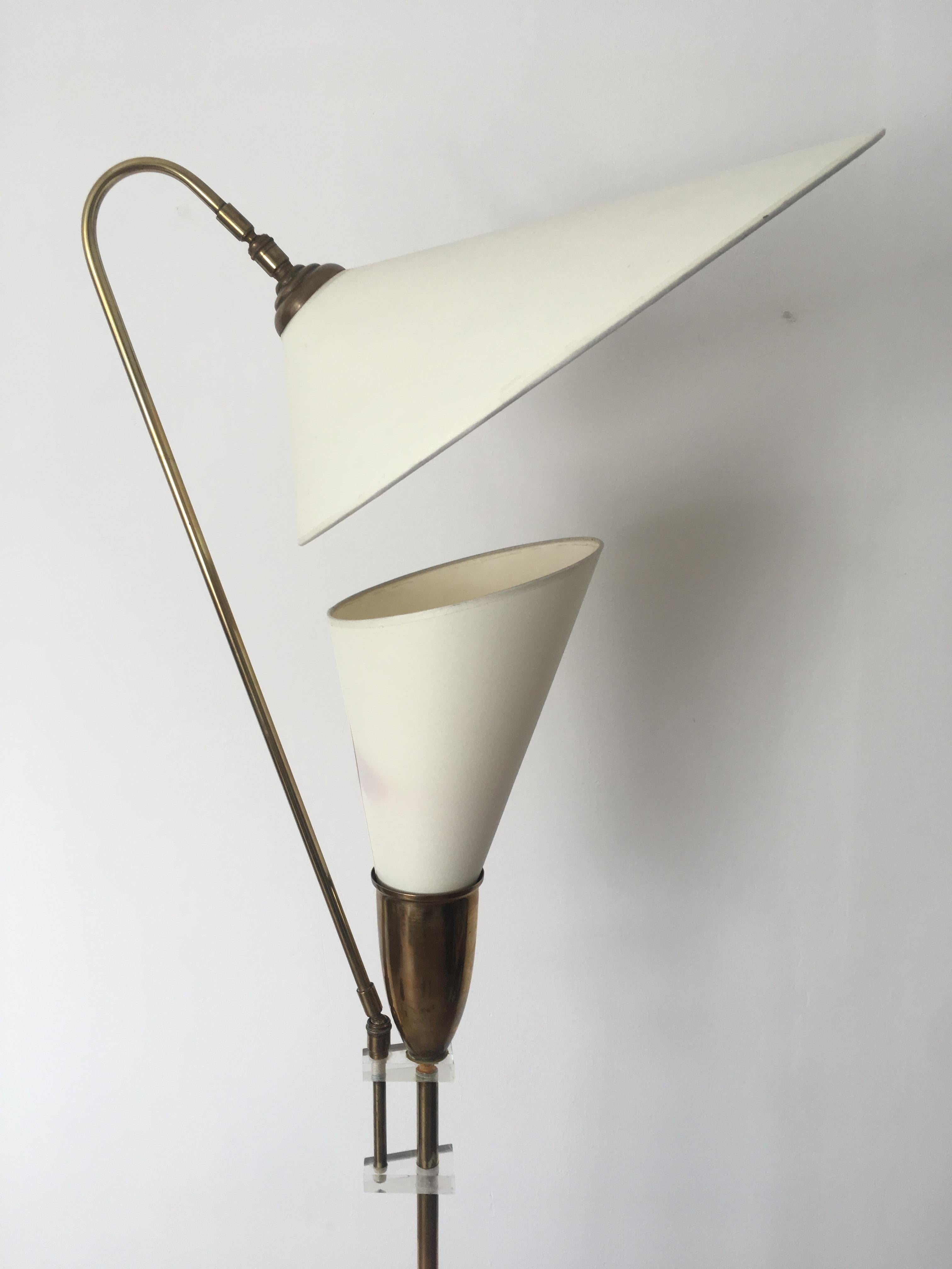 Angelo Lelli Attributed Brass and Plexiglass Floor Lamp, Arredoluce, Italy 1950s In Good Condition For Sale In Aix En Provence, FR