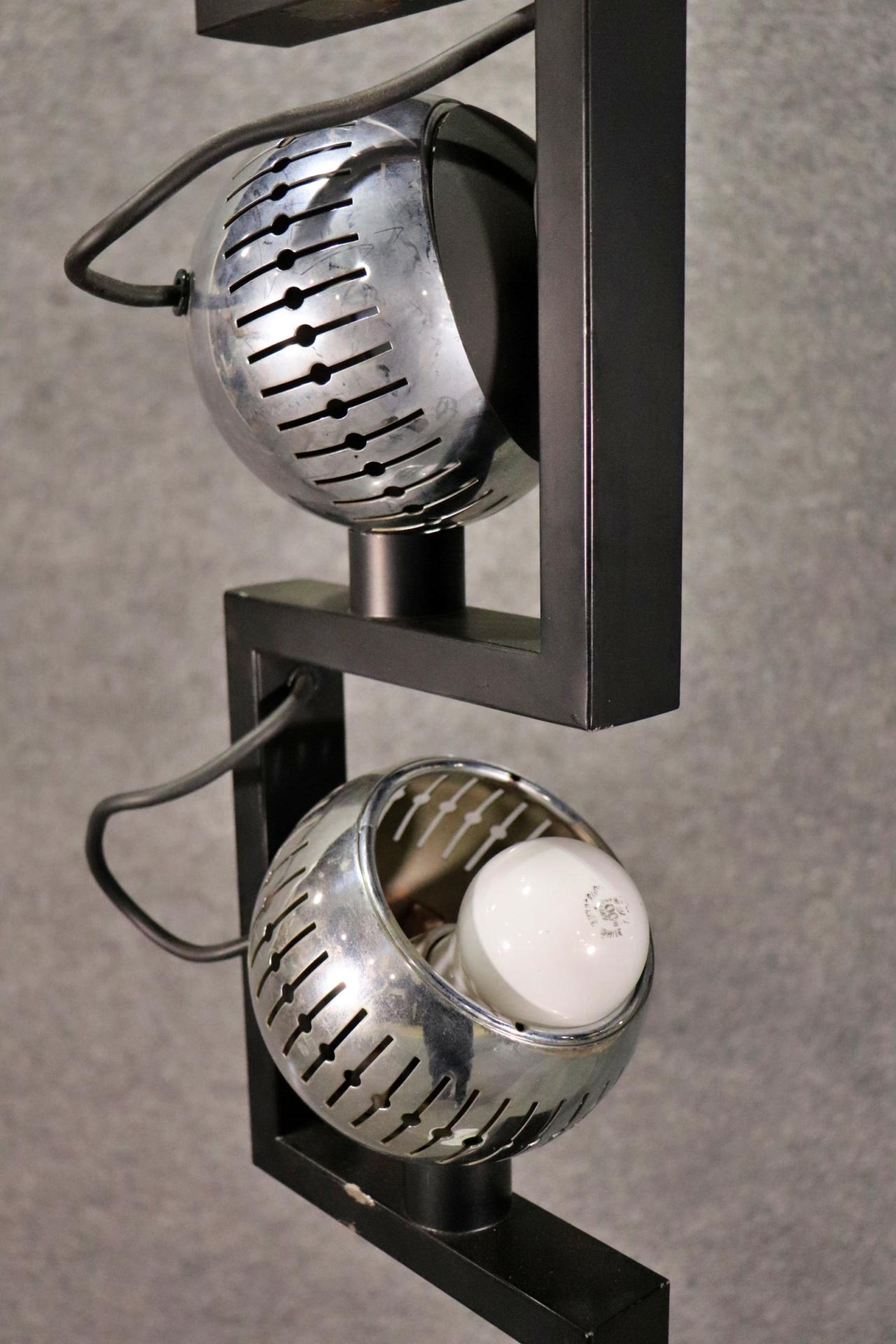 Mid-Century Modern Lampe italienne conçue par Angelo Lelli en vente