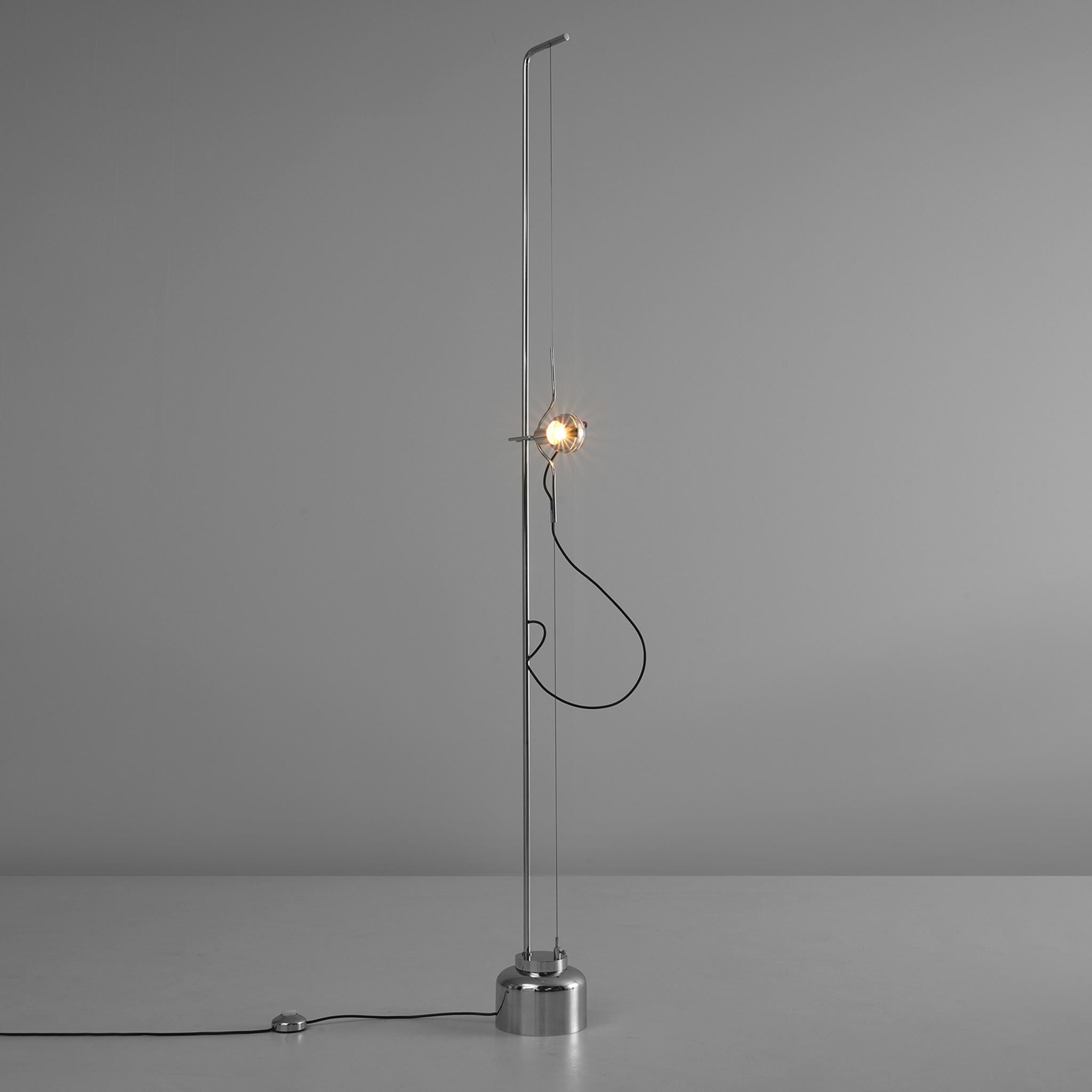 Angelo Lelli for Arredoluce, 'Filosfera' floor lamp, chromium-plated metal, metal wire, painted metal, Italy, 1970s 

Angelo Lelli designed the 'Filosfera' floor lamp for Arredoluce in the 1970s. On a round chrome base is a thin chrome stem