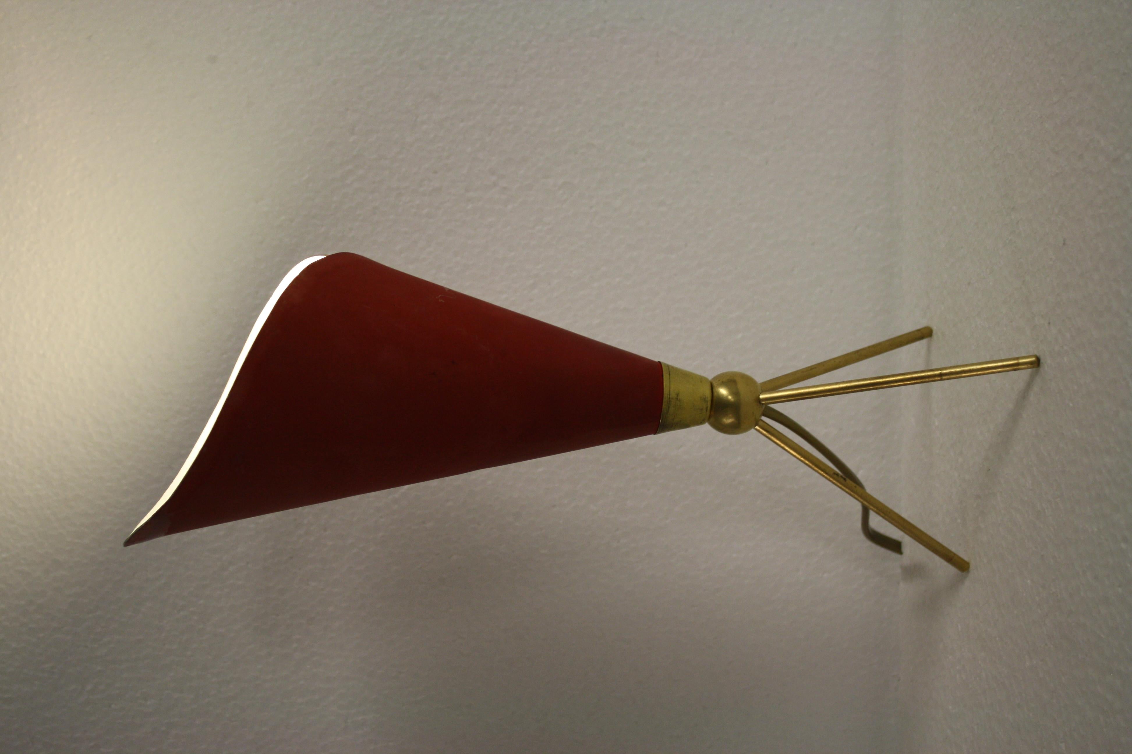 Rare table lamp made in the 1950s by Arredoluce Monza, designed by Angelo Lelli. Model: Calla. 

Consisting of a brass tripod stand with a red aluminium shade.

The lamp is very well preserved.

There is a spot at the top of the shade where