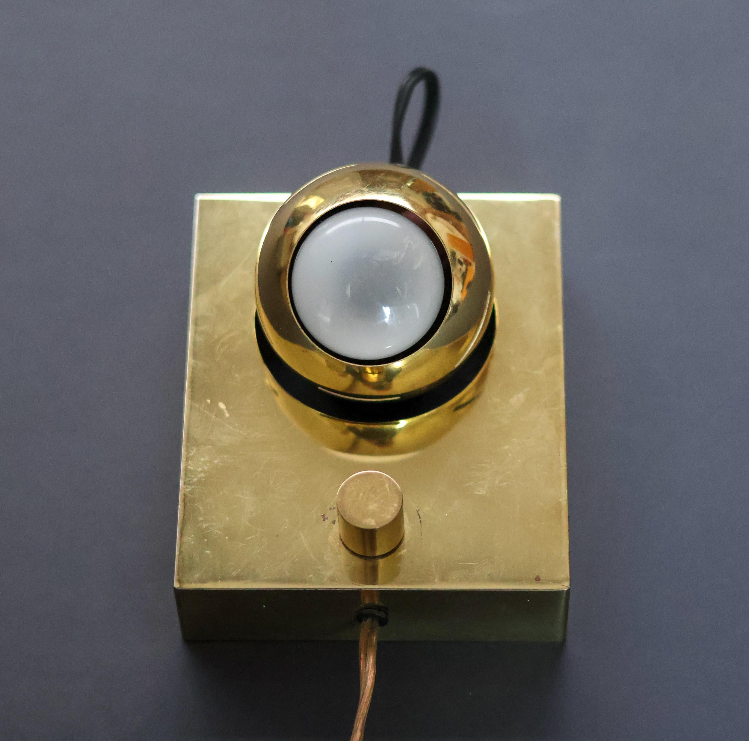 Mid-Century moderno Angelo Lelli, lampada da parete Arredoluce Eye, Italia, Mid Century Modern in vendita