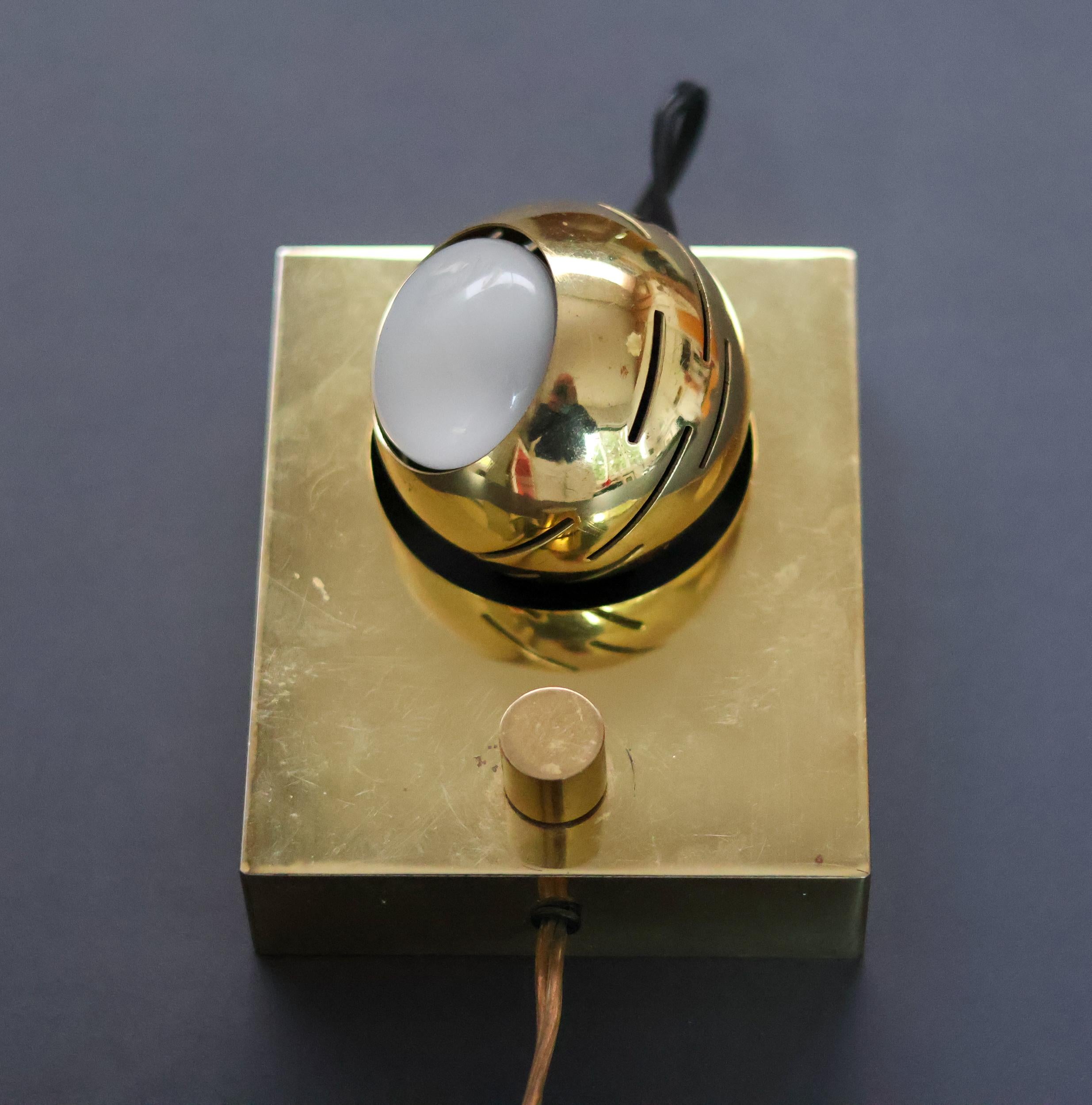 Italiano Angelo Lelli, lampada da parete Arredoluce Eye, Italia, Mid Century Modern in vendita