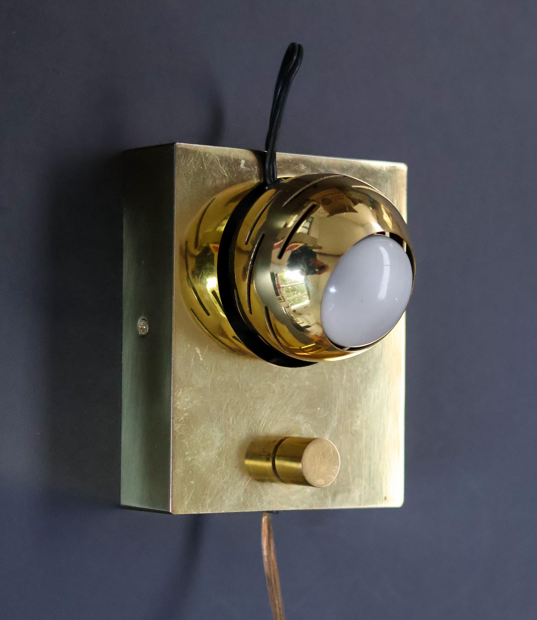 XX secolo Angelo Lelli, lampada da parete Arredoluce Eye, Italia, Mid Century Modern in vendita