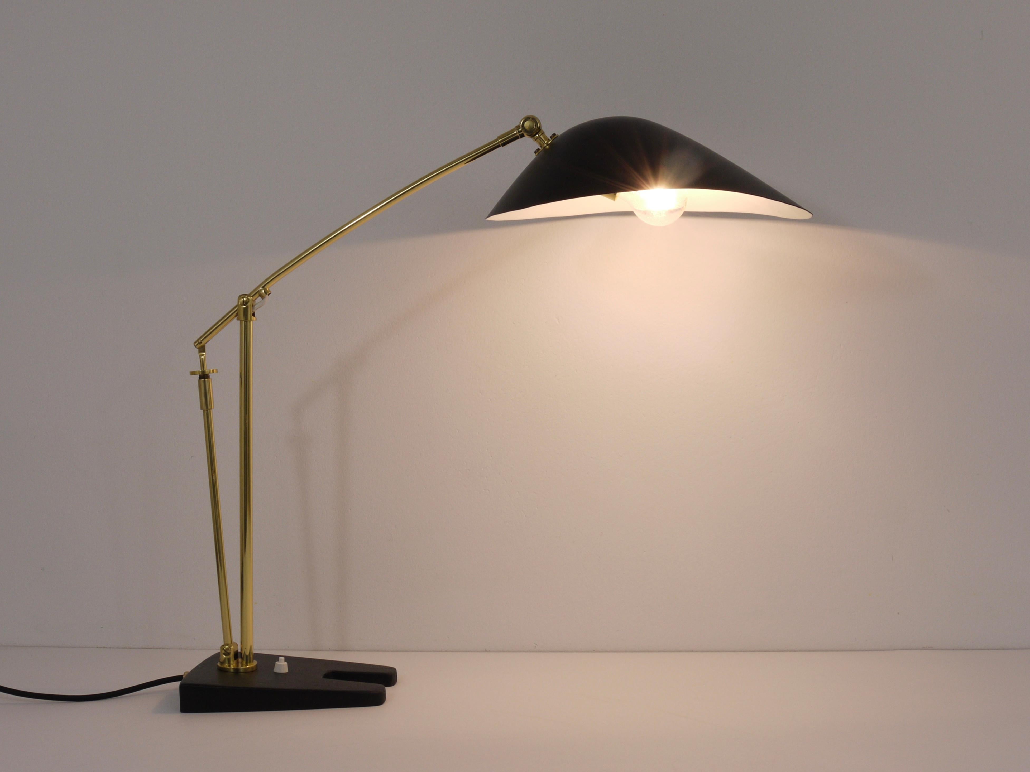 Angelo Lelli Style Articulated Midcentury Brass Table Desk Lamp, Italy, 1950s For Sale 4